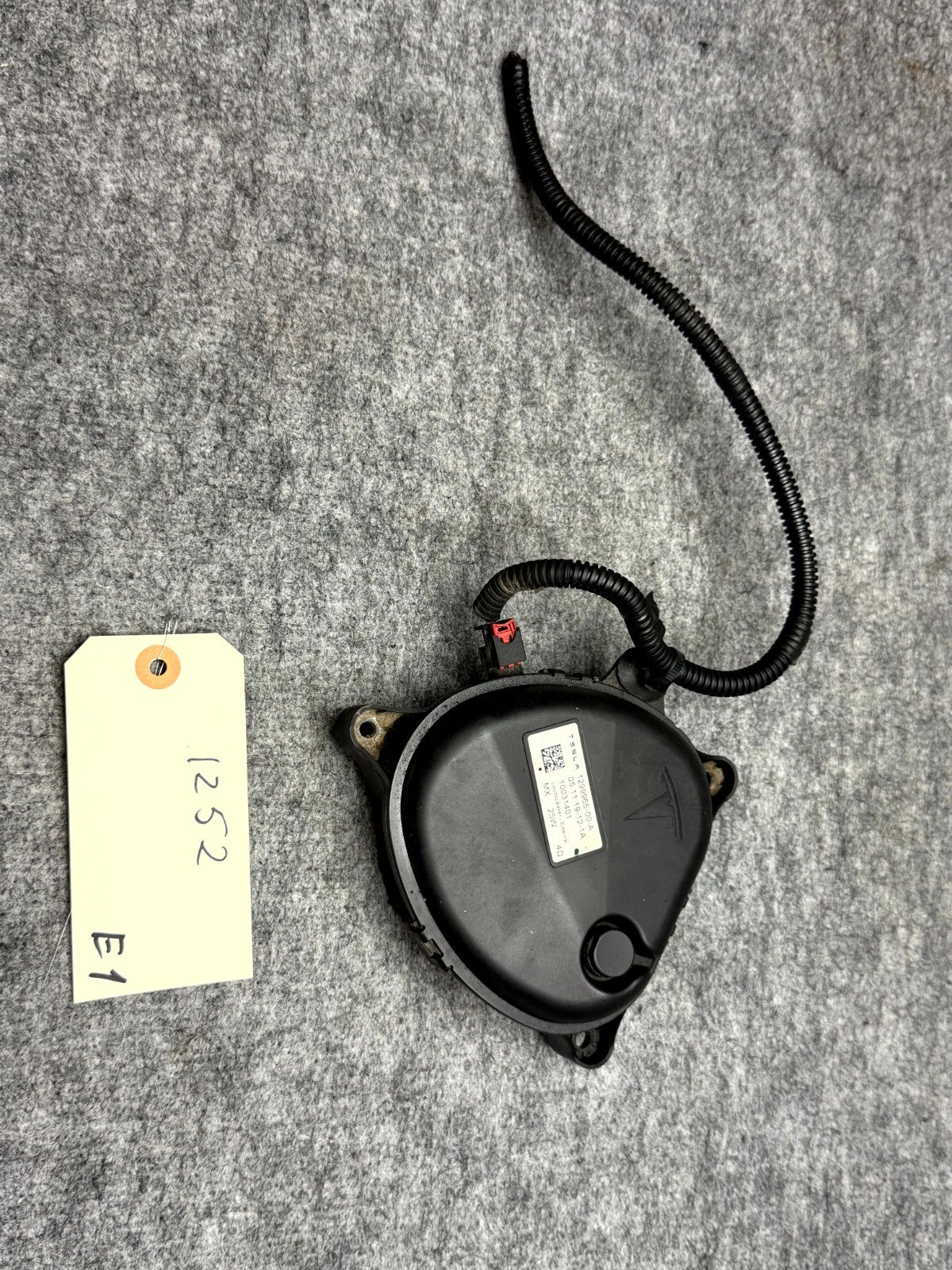♦️2017 – 2023 TESLA MODEL 3/Y PEDESTRIAN WARNING SPEAKER OEM, 1299965-00-A