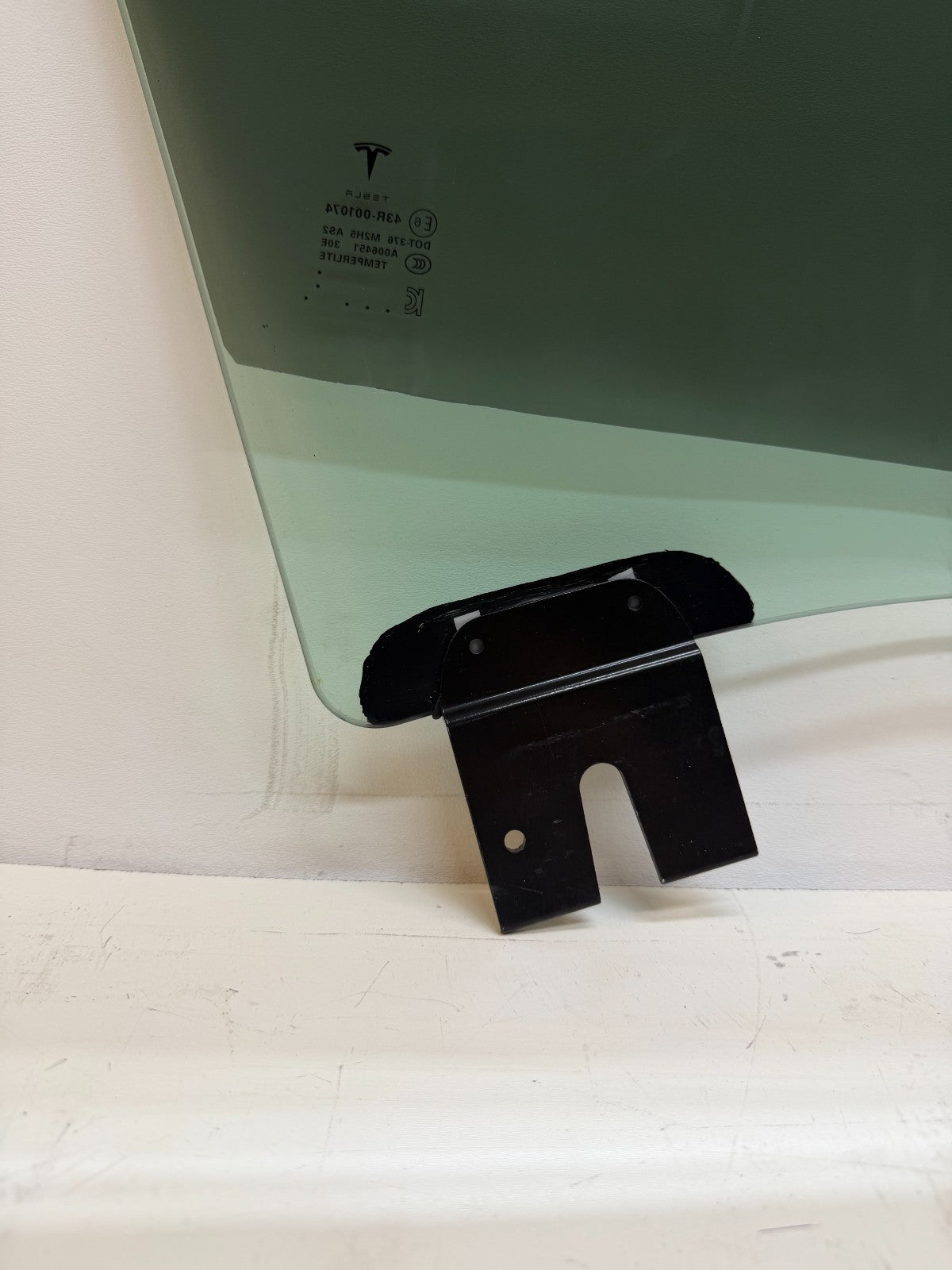 2012-2020 Tesla Model S Front LH Door Window Glass Left 43R-001074