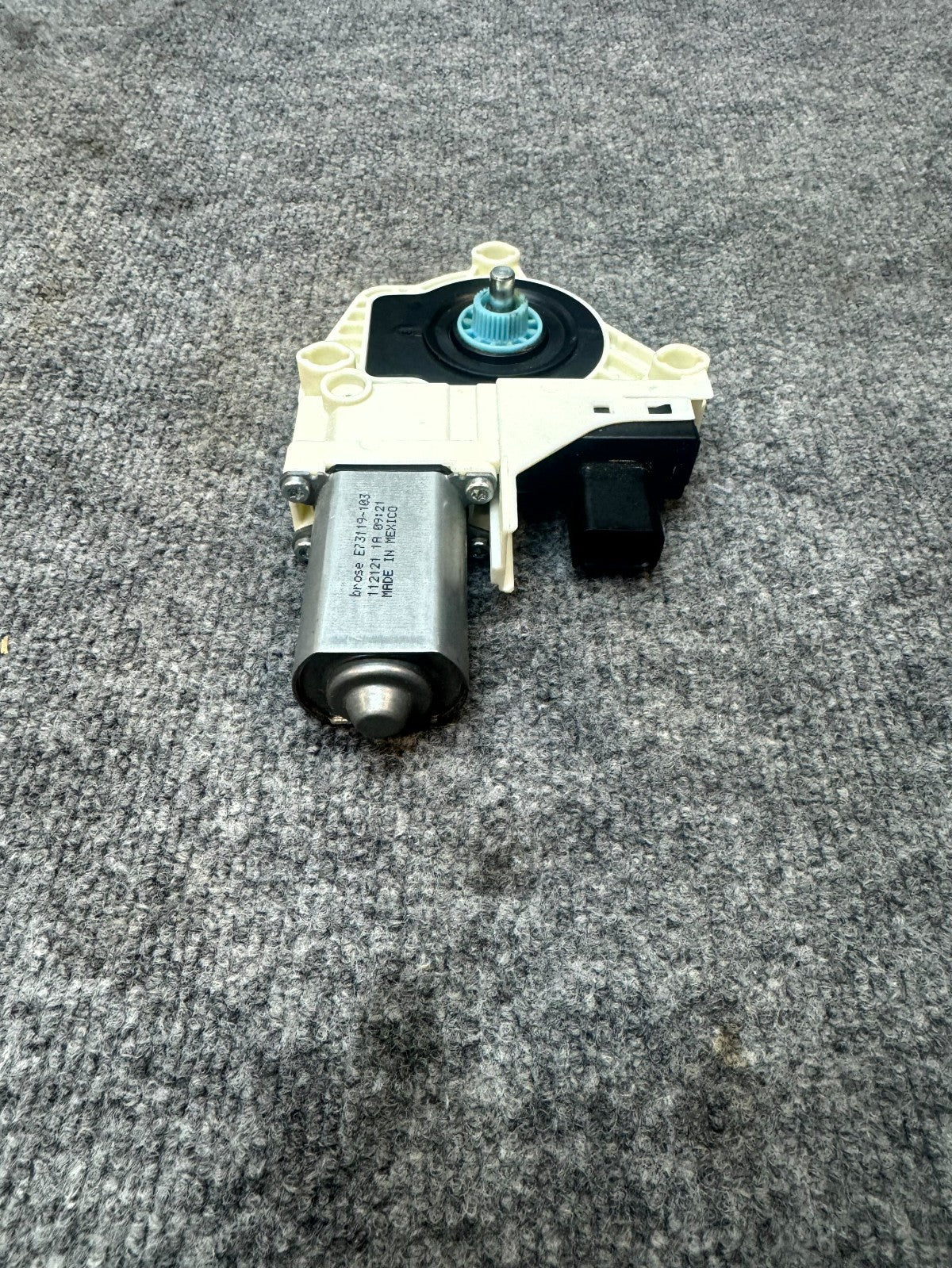 2020 - 2024 TESLA MODEL Y FRONT LEFT WINDOW REGULATOR MOTOR OEM, 1526796-00-E