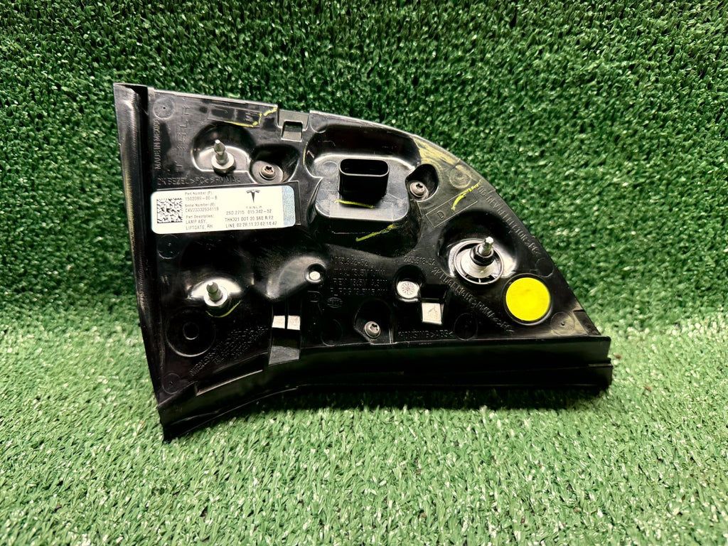 ♦️17 - 23 TESLA MODEL 3 Y REAR RIGHT TAIL LIGHT TAILLIGHT LAMP OEM, 1502089-00-B