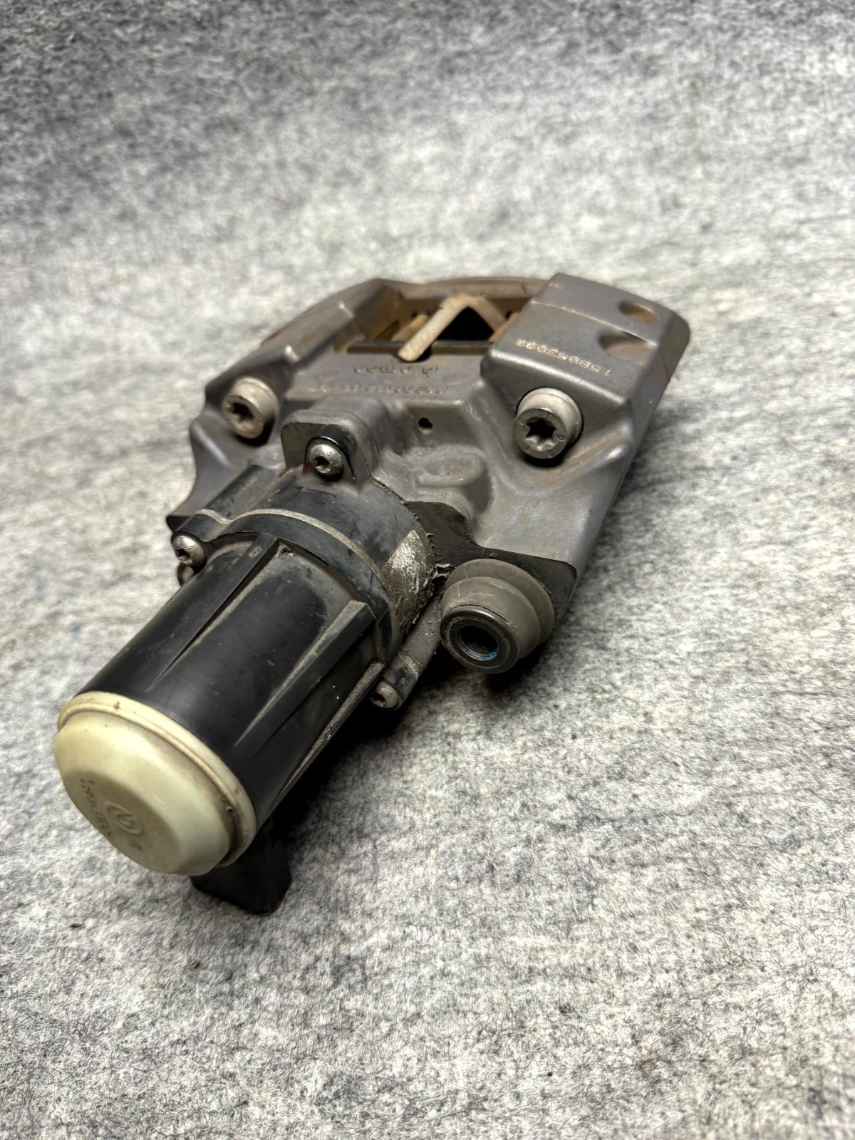 ♦️16-20 TESLA MODEL X BREMBO REAR RIGHT PARKING BRAKE CALIPER OEM, 22B70102-00