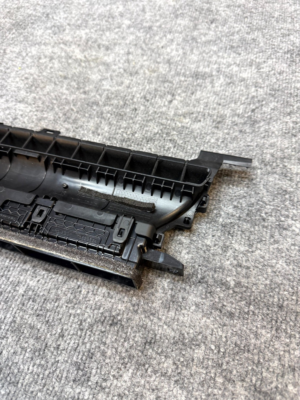 2020-2024 TESLA MODEL Y DASH LEFT SIDE AIR VENT GRILLE COVER PANEL OEM,108332000