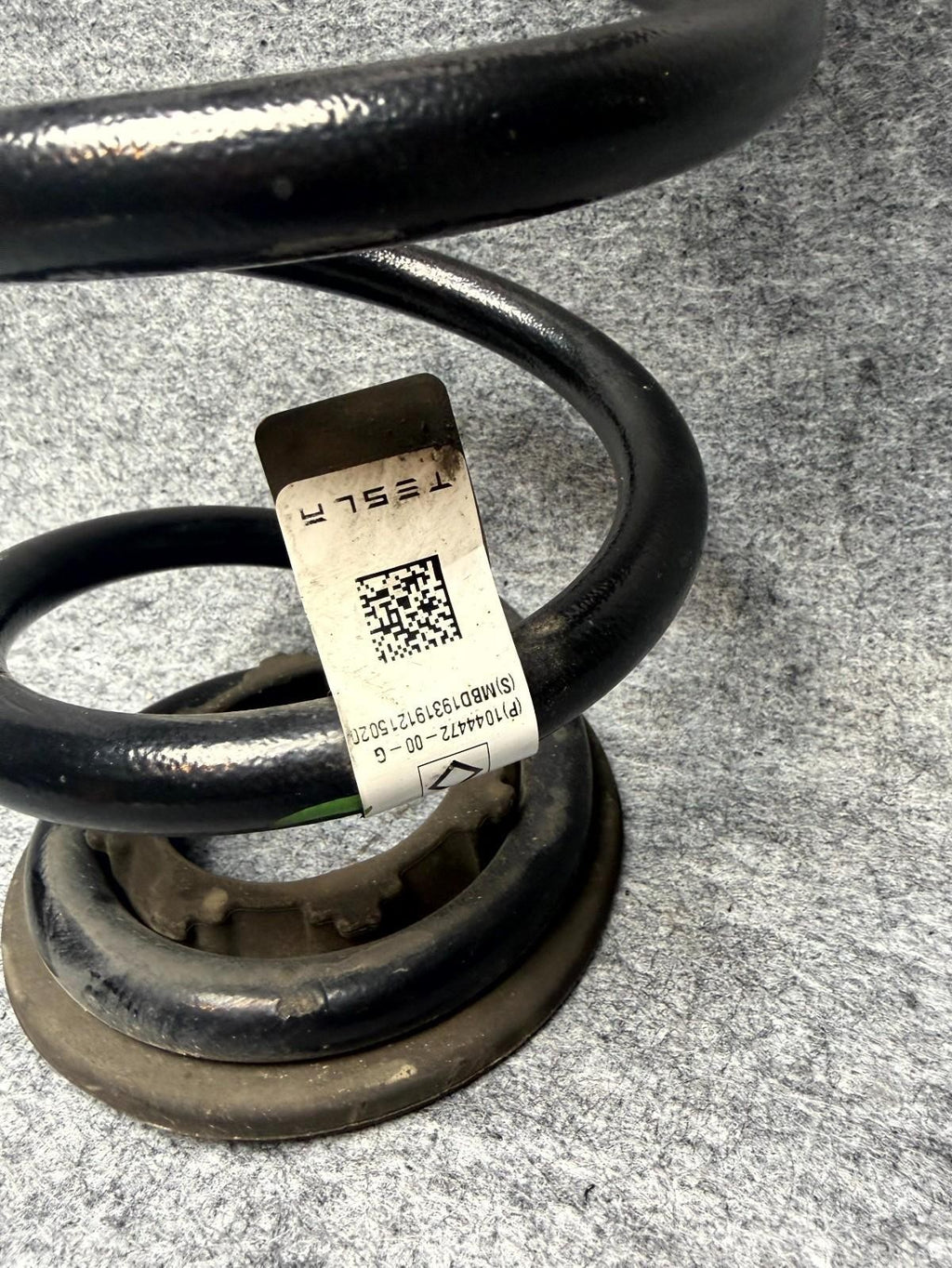 ♦️2017 - 2023 TESLA MODEL 3 REAR LEFT & RIGHT COIL SPRING OEM, 1044472-00-G