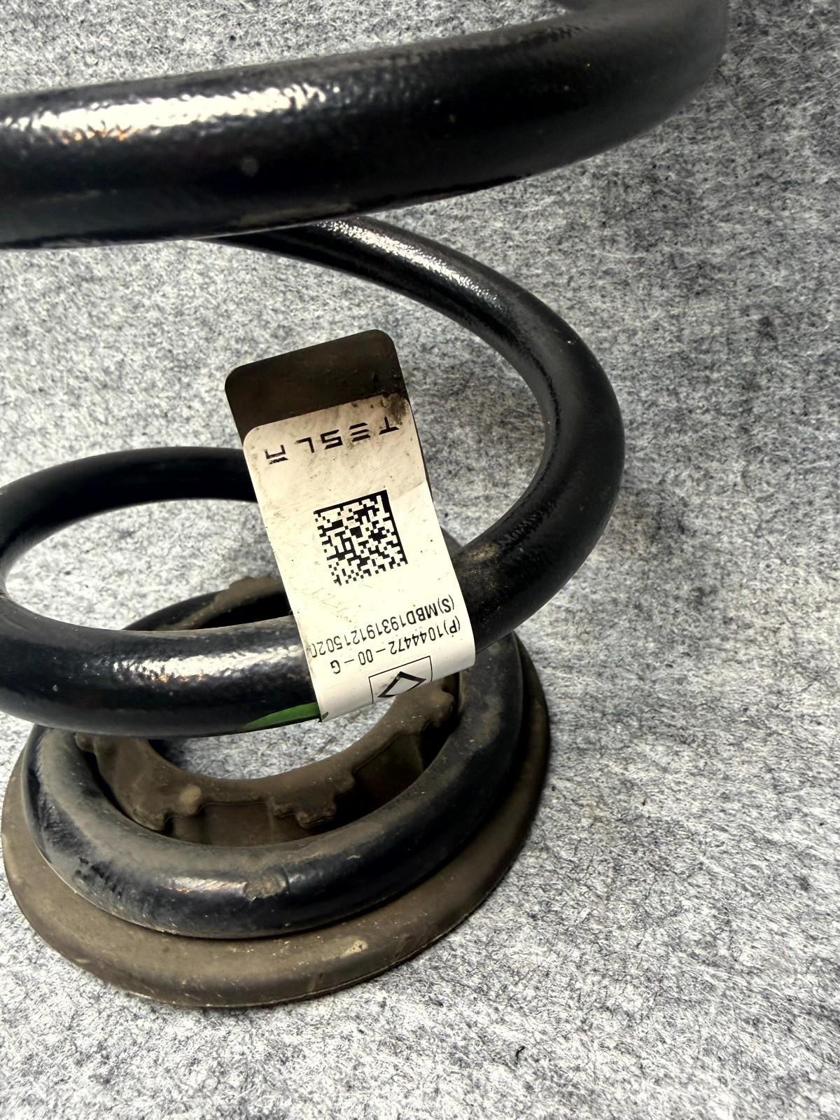 ♦️2017 - 2023 TESLA MODEL 3 REAR LEFT & RIGHT COIL SPRING OEM, 1044472-00-G