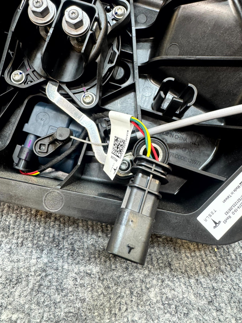 2020 - 2024 TESLA MODEL Y REAR CHARGE PORT INLET SOCKET MODULE OEM, 1490374-10-D