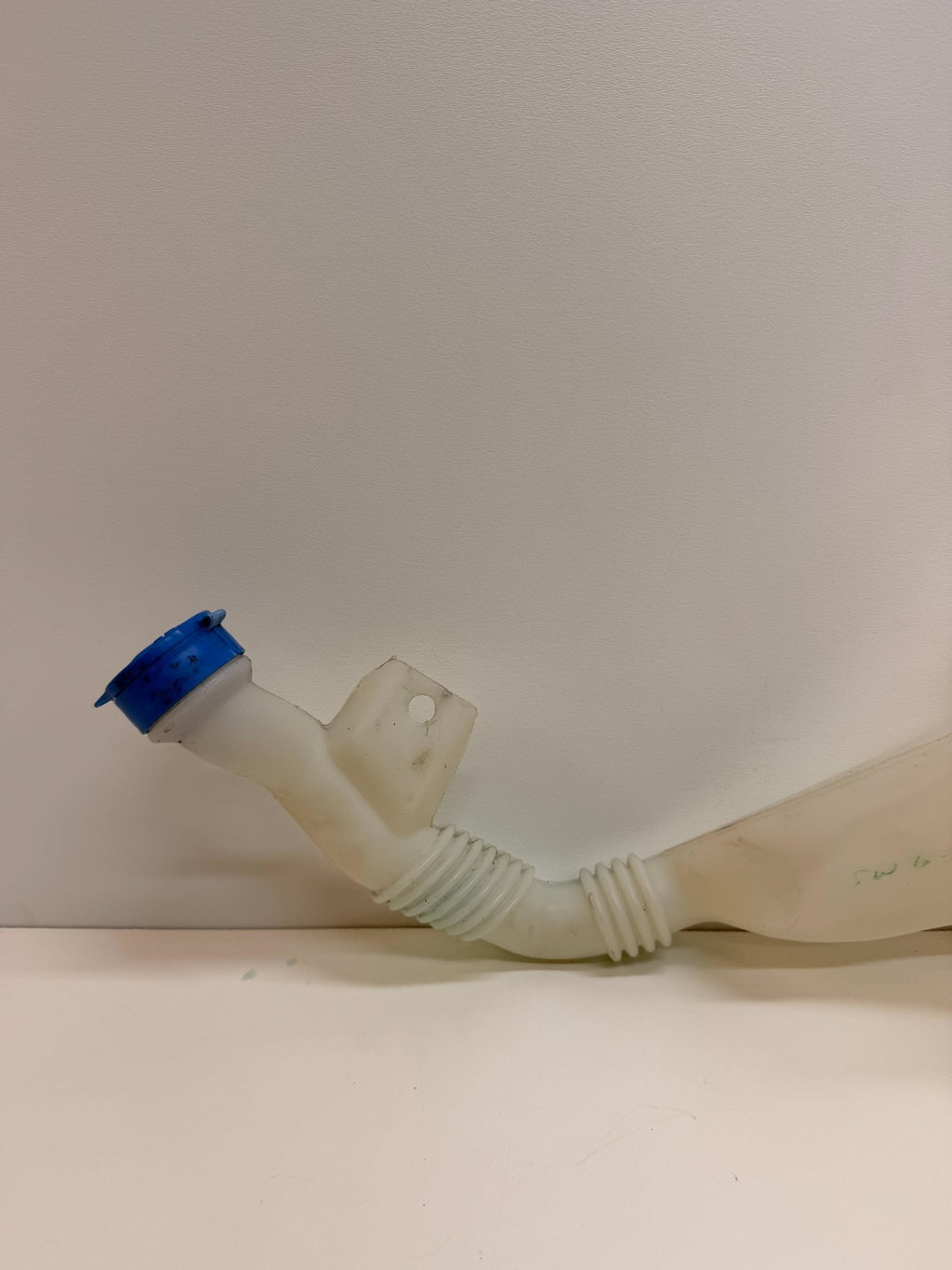 2012-2020 TESLA MODEL S WIPER WASHER RESERVOIR TANK BOTTLE 1005400-00-D