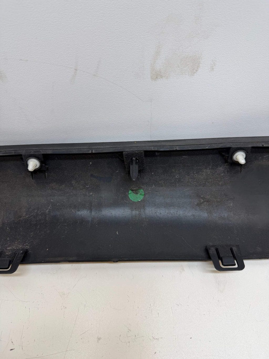 2020-2024 Tesla Model Y Right Side Molding Skirt Lower Rocker Cover 1497744-00-C