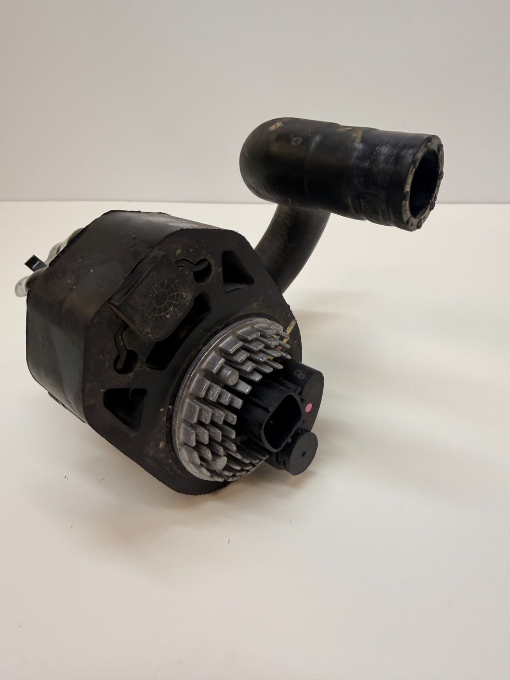 2012-2016 TESLA MODEL S BATERY AUXILIARY COOLANT WATER PUMP 6007367-00-E