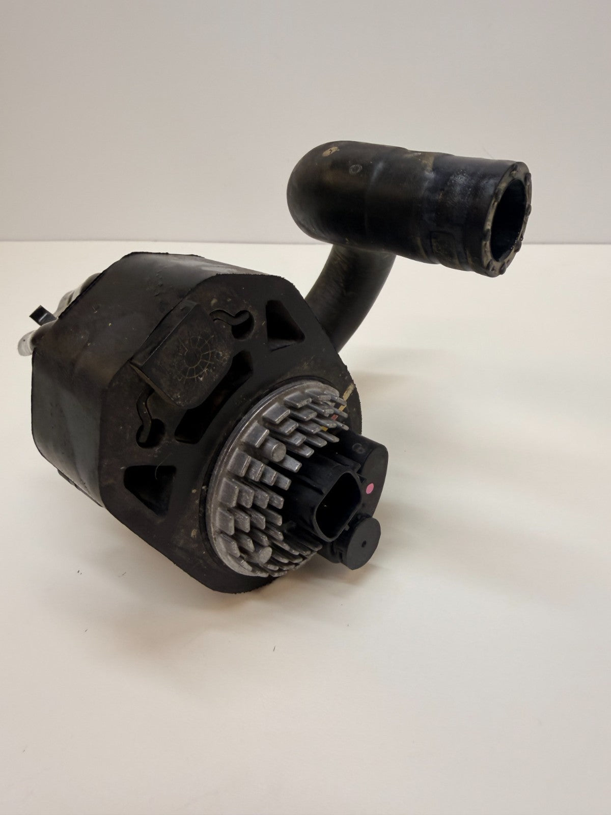 2012-2016 TESLA MODEL S BATERY AUXILIARY COOLANT WATER PUMP 6007367-00-E