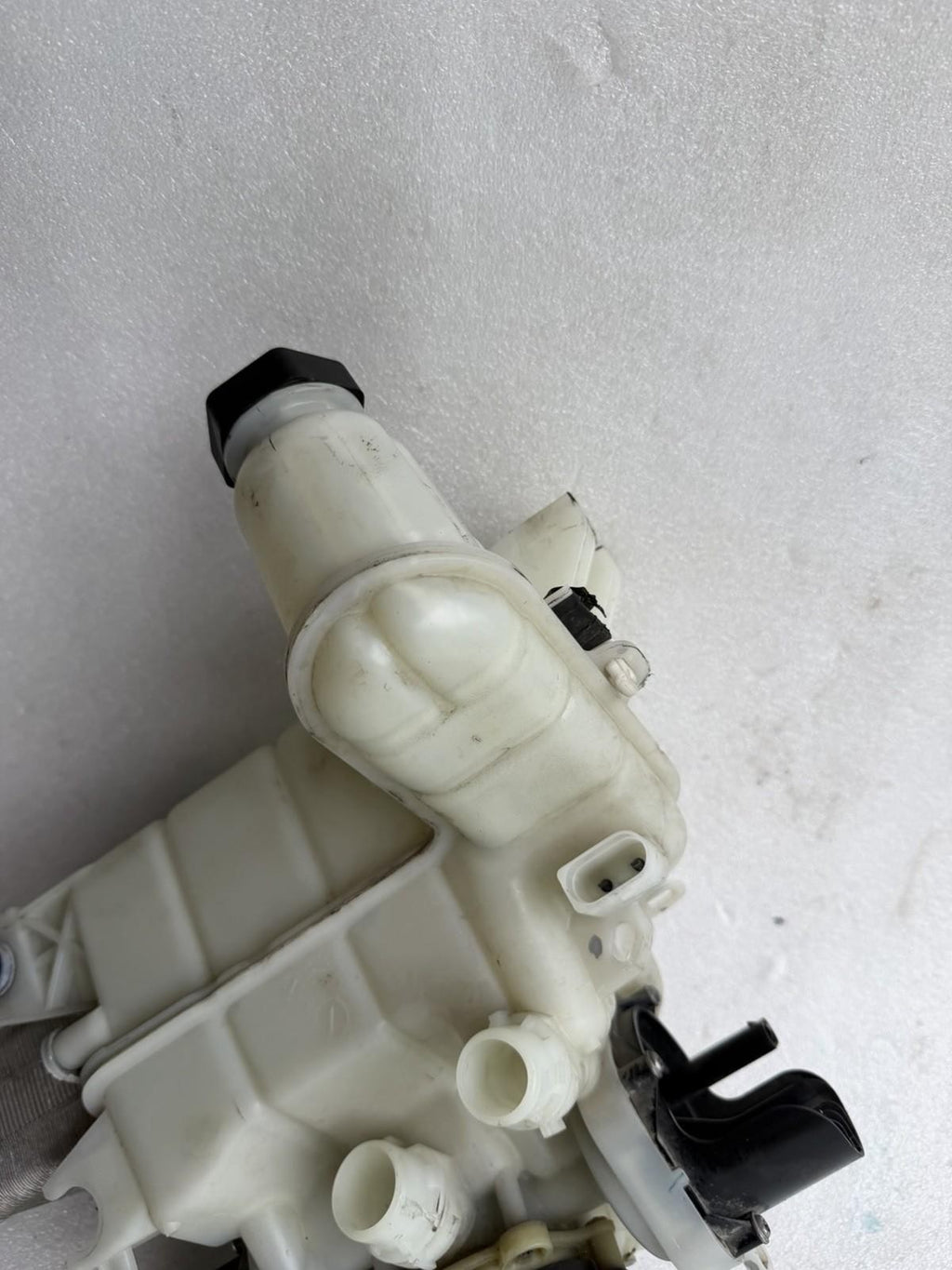 ♦️2017 - 2023 TESLA MODEL 3 COOLANT EXPANSION TANK WITH PUMP OEM, 1097016-00-D