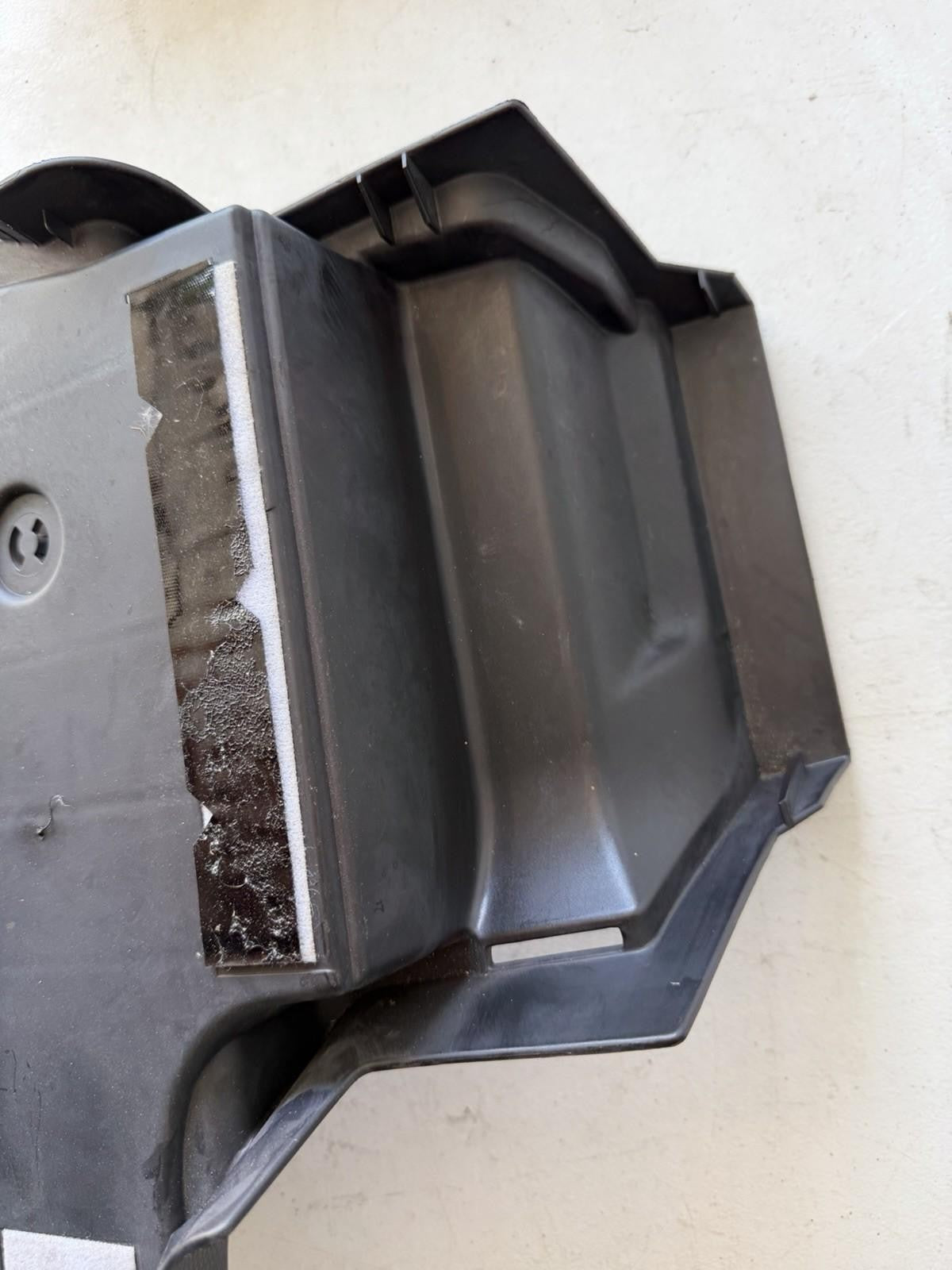 ♦️17-23 TESLA MODEL 3 LEFT SIDE TRUNK LOAD FLOOR WING BRACKET OEM, 147096700B