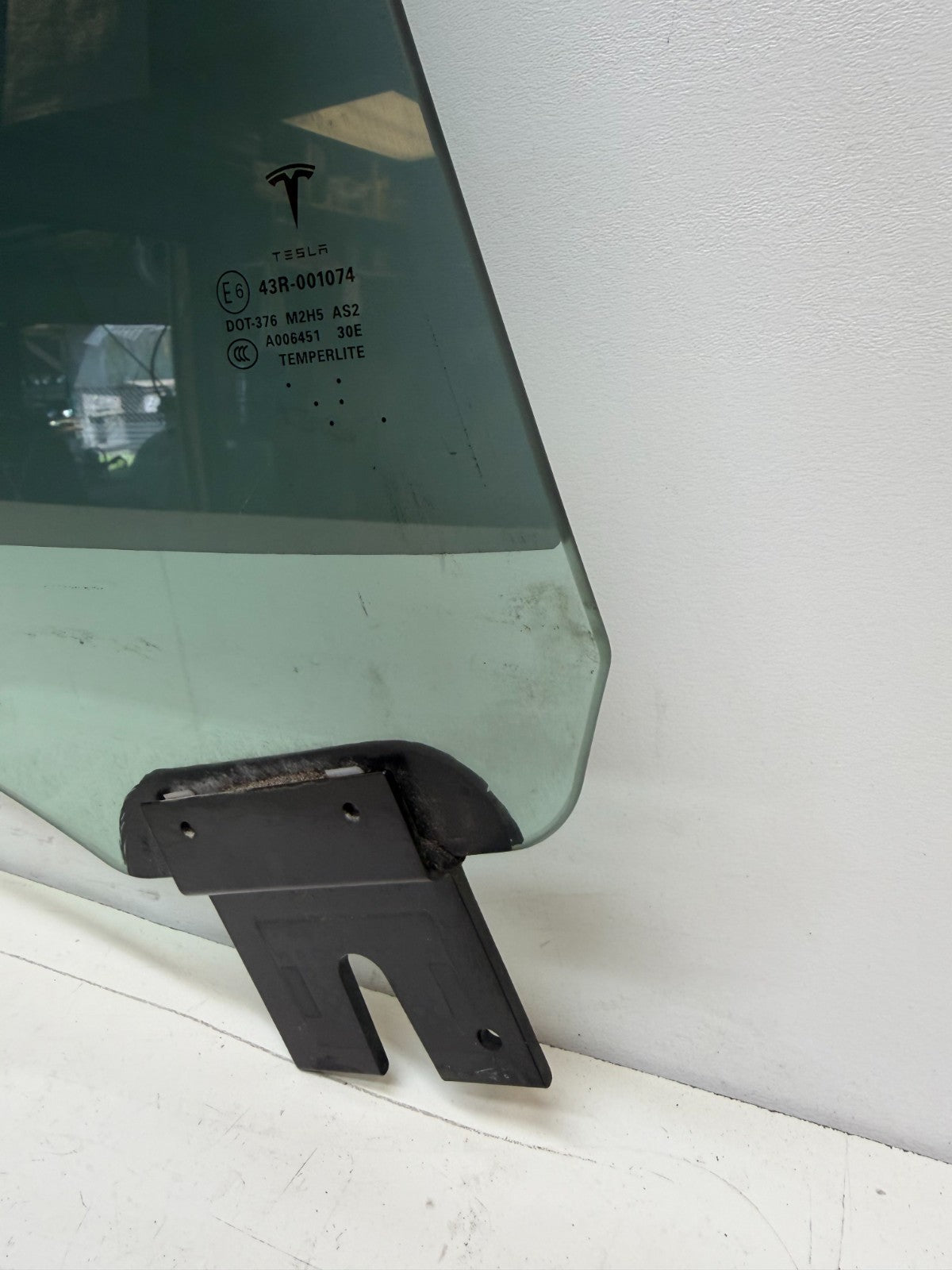 2012-2020 Tesla Model S Rear Passenger Side Door Window Glass 43R-001074