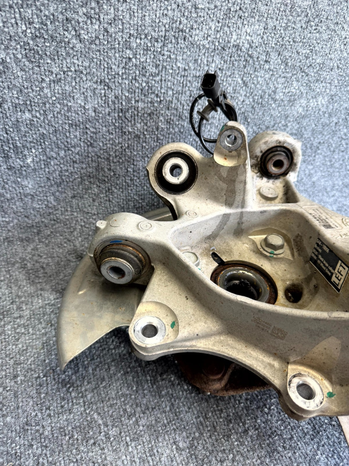 2017 – 2023 TESLA MODEL 3 REAR LEFT SUSPENSION KNUCKLE SPINDLE OEM, 1044411-00-F