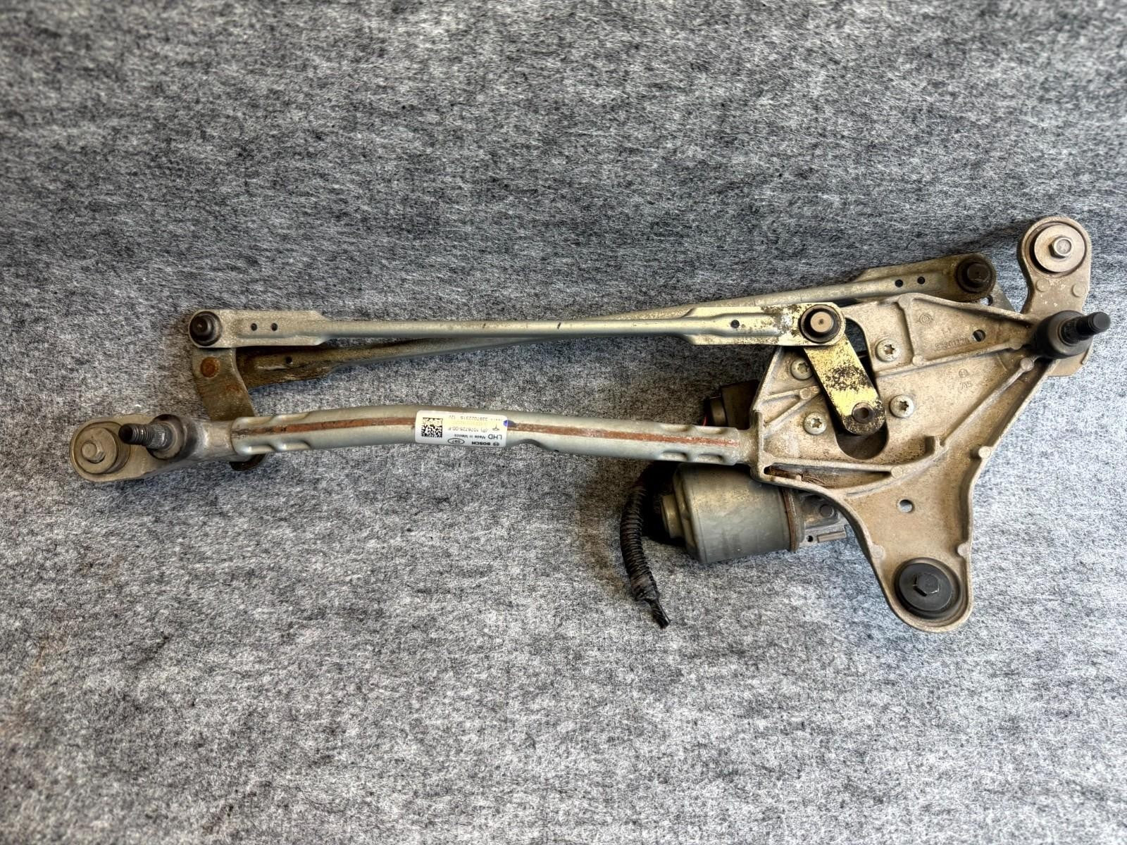 ♦️17-23 TESLA MODEL 3 FRONT WINDSHIELD WIPER MOTOR LINKAGE OEM, 1076725-00-F