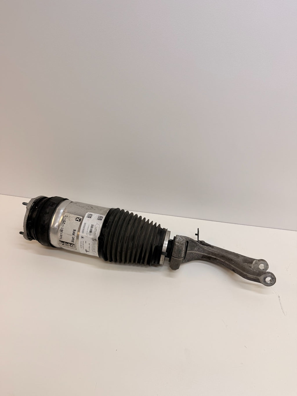 2016-2020 Tesla Model S Front Right Air Suspension Shock Strut 1067361-25-C