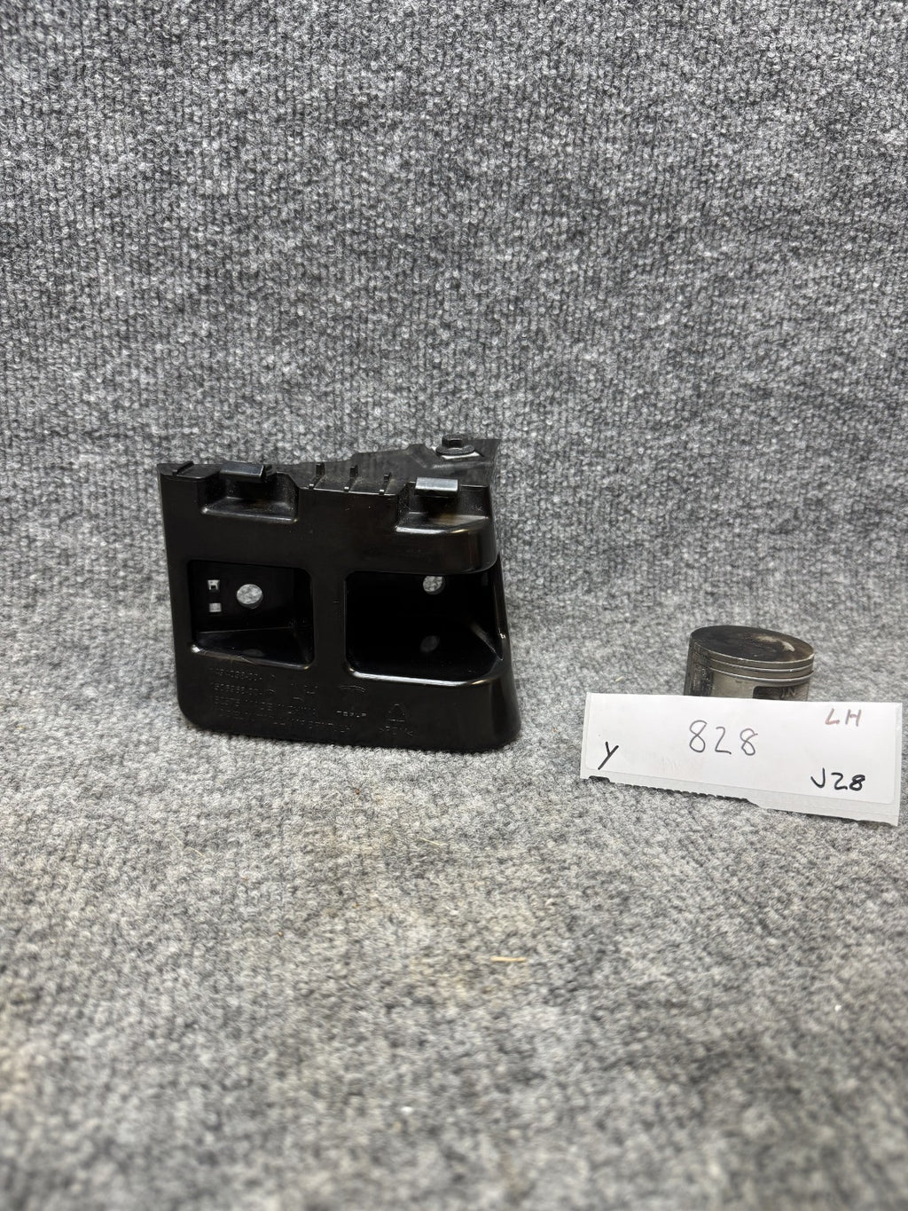 2020–2024 TESLA MODEL Y REAR LEFT BUMPER TAILLIGHT LAMP BRACKET OEM 1506968-00-D