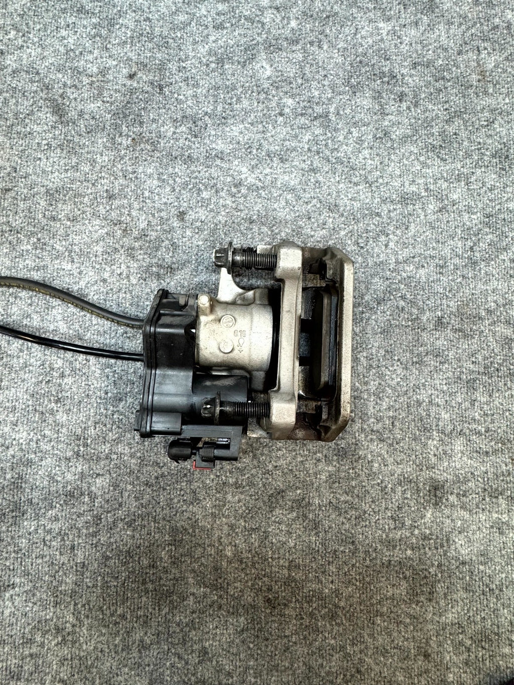 2017 - 2023 TESLA MODEL 3 REAR RIGHT SIDE BRAKE CALLIPER W/HOSE OEM 1044624-00-J