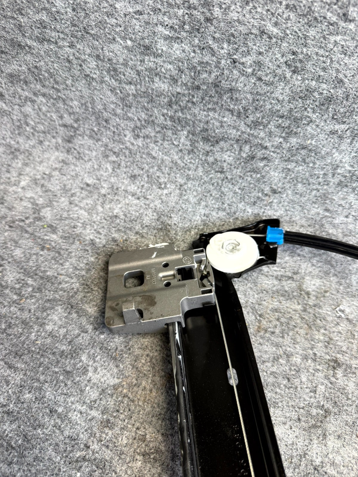 ♦️17-23 TESLA MODEL 3 FRONT RIGHT DOOR WINDOW REGULATOR W/ MOTOR OEM, 109662100L