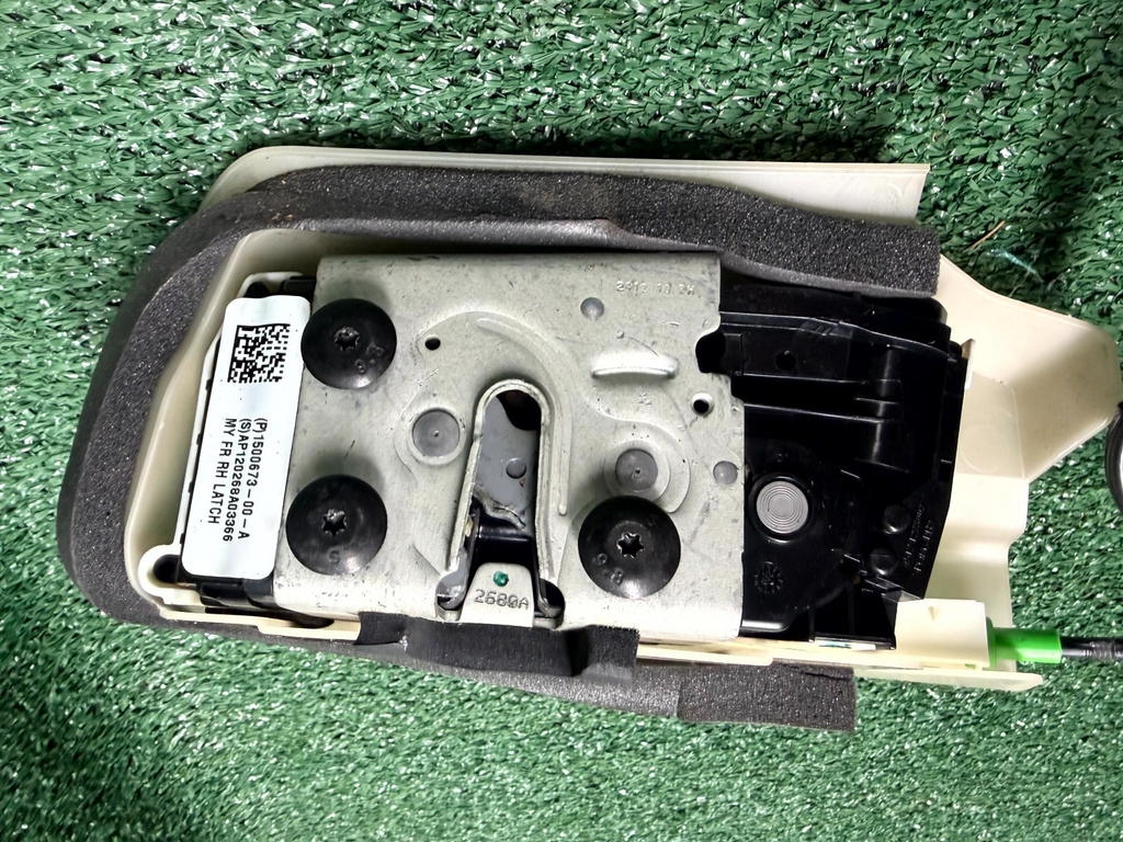 ♦️20-23 TESLA MODEL Y FRONT RIGHT SIDE DOOR LOCK LATCH ACTUATOR OEM, 150067300A