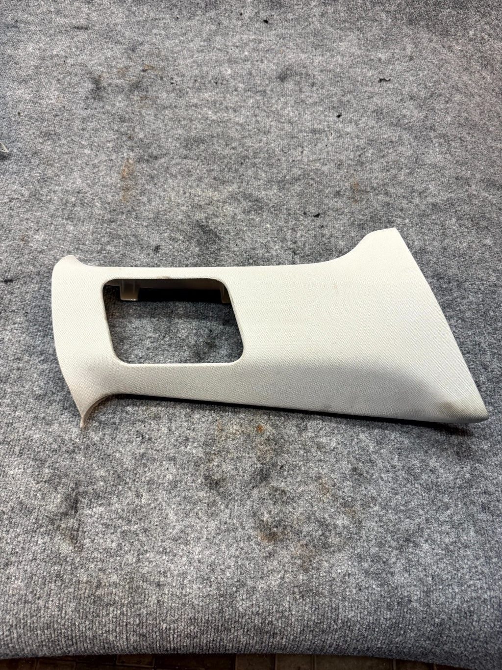 2020 - 2024 TESLA MODEL Y RIGHT SIDE B-PILLAR UPPER TRIM COVER OEM, 1494607-99-E