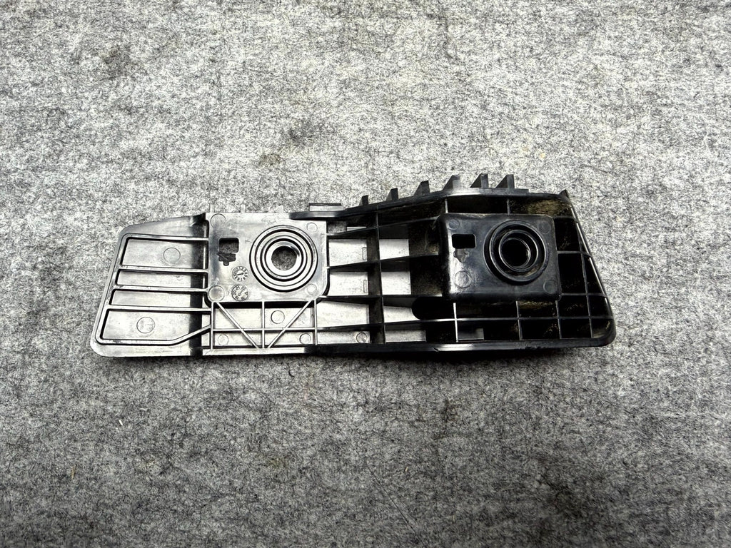 ♦️2017 - 2023 TESLA MODEL 3 RIGHT SIDE BUMPER BRACKET PLASTIC OEM, 1083993-00-D