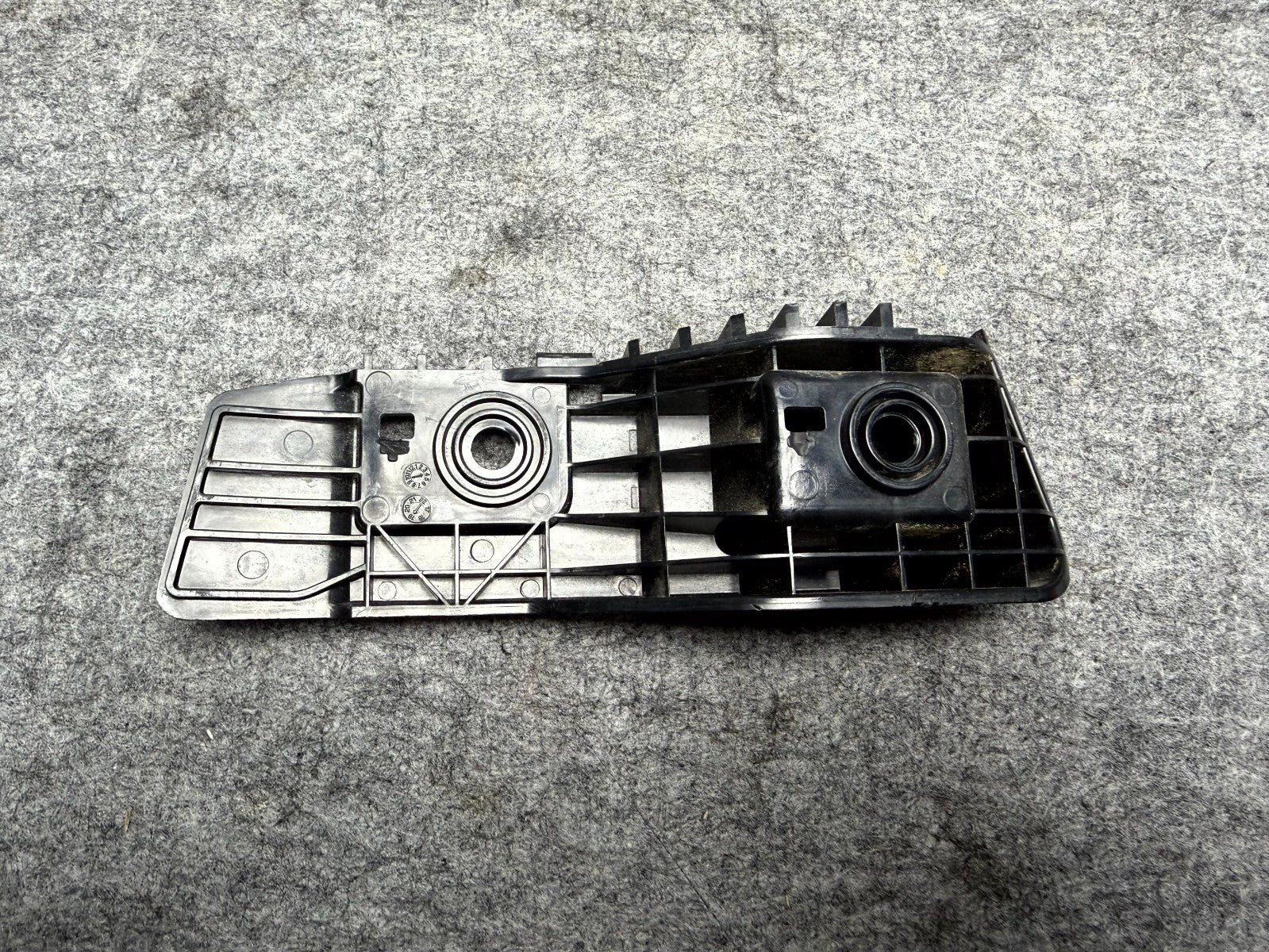♦️2017 - 2023 TESLA MODEL 3 RIGHT SIDE BUMPER BRACKET PLASTIC OEM, 1083993-00-D