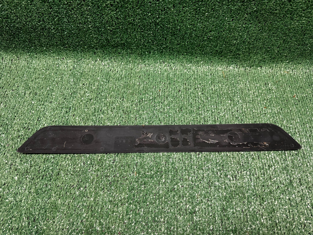 ♦️2020-2024 TESLA MODEL Y FRONT RIGHT DOOR SILL SCUFF PLATE TRIM OEM, 1494301-00