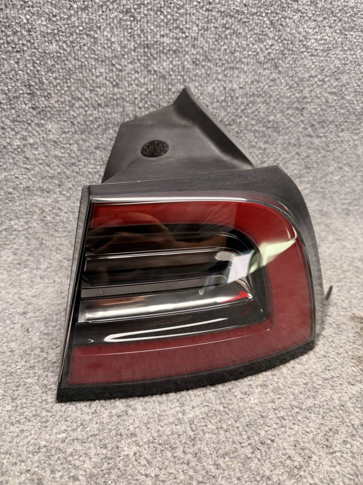 21-25 Tesla Model 3 Y Rear Right Passenger Outer LED Tail Light Lamp 4 Pin OEM