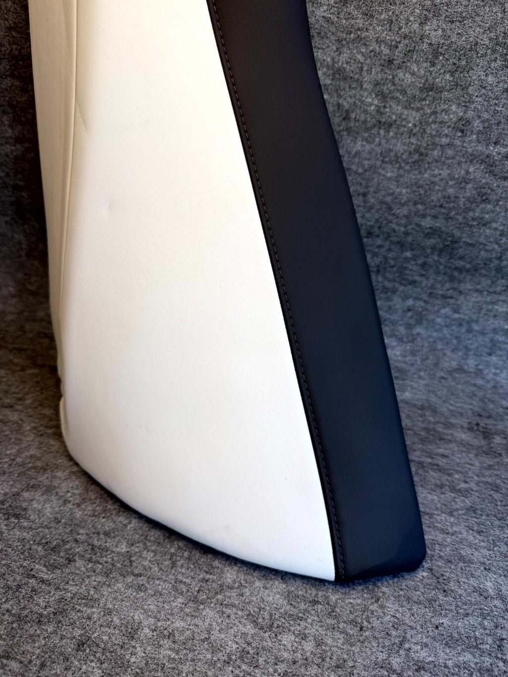 ♦️2017-2023 TESLA MODEL 3 REAR LEFT 2ND ROW SEAT BOLSTER COVER OEM, 1096027-02-I