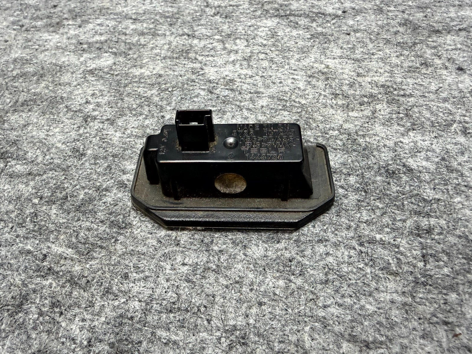 ♦️2017–2023 TESLA MODEL 3 REAR LICENSE PLATE LIGHT ASSEMBLY OEM, 9786 107243
