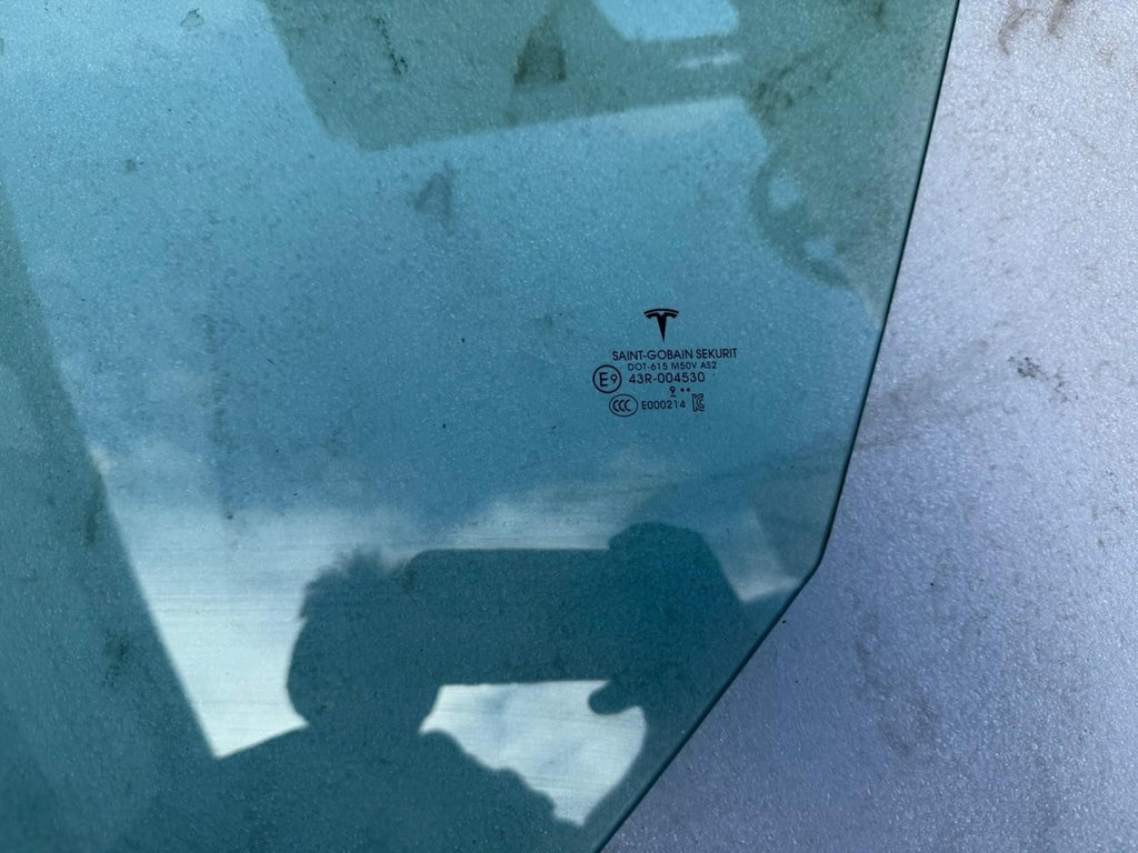 ♦️2017-2020 TESLA MODEL 3 FRONT LEFT DOOR WINDOW GLASS OEM, (Single Pane)