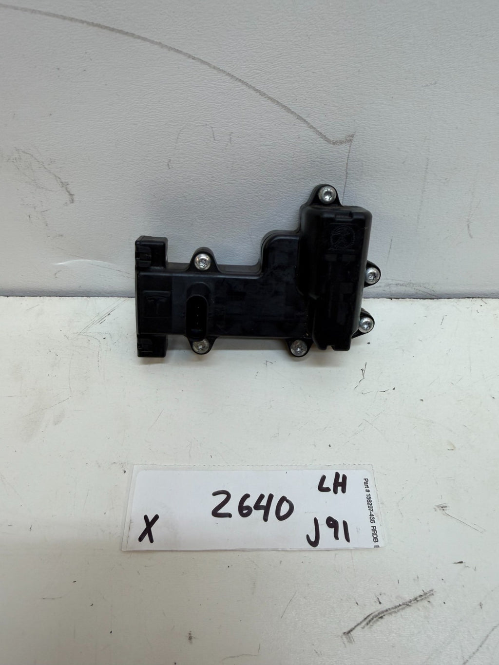 2016-2020 Tesla Model X Front Left Side Door Control Module OEM 1045353-00-B