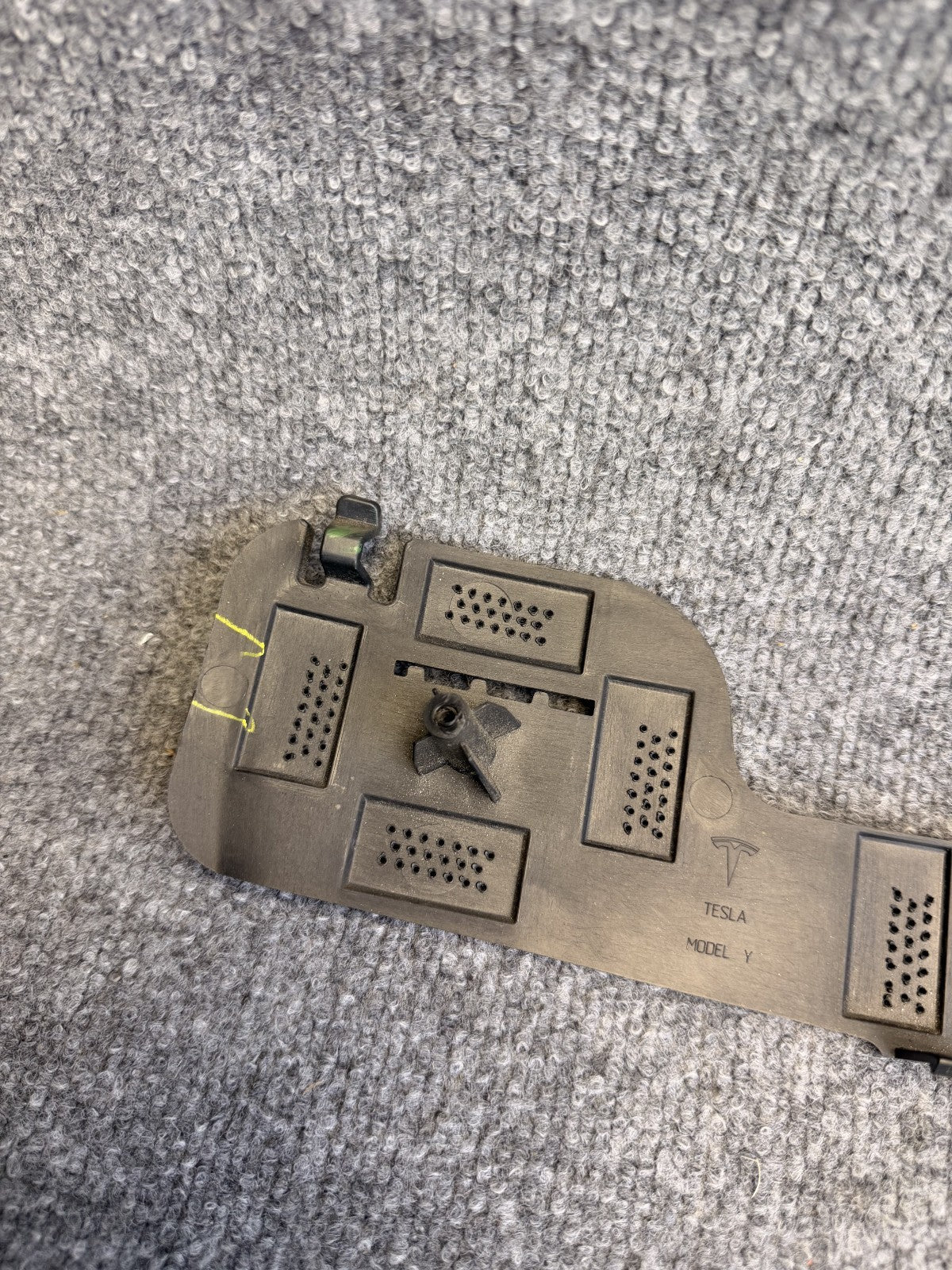 2020 - 2024 TESLA MODEL Y FRONT LEFT BUMPER FOG LIGHT BRACKET OEM, 1493747-00-A