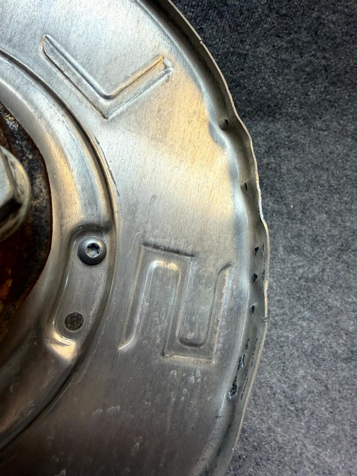2020-2024 TESLA MODEL Y FRONT RIGHT SPINDLE KNUCKLE HUB & SHIELD OEM, 118831600E