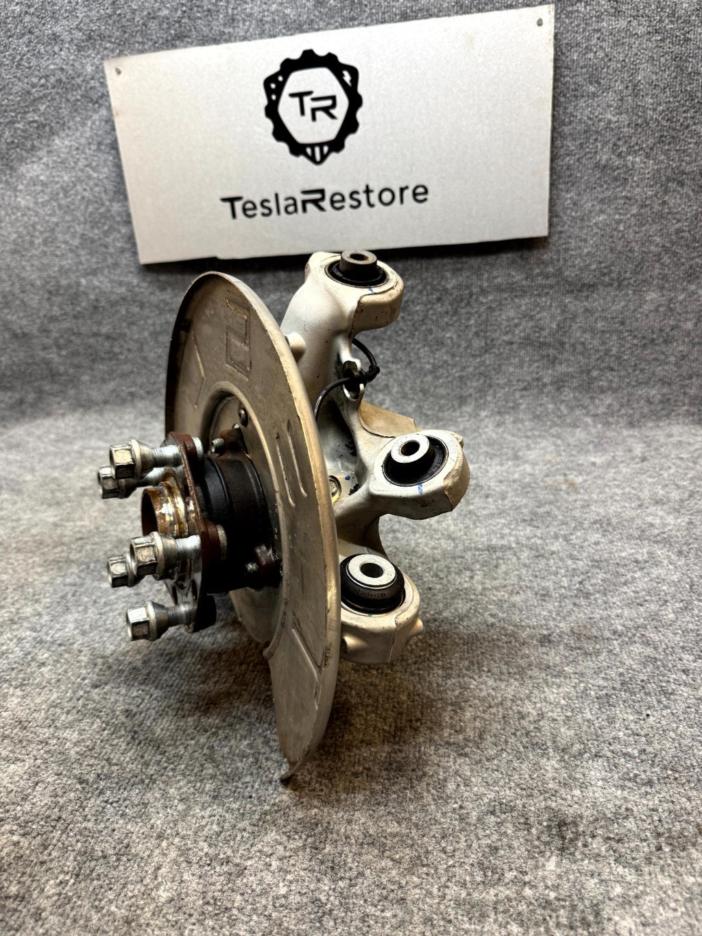 2017 - 2023 TESLA MODEL 3 REAR LEFT SIDE SPINDLE KNUCKLE HUB OEM, 1044411-00-G
