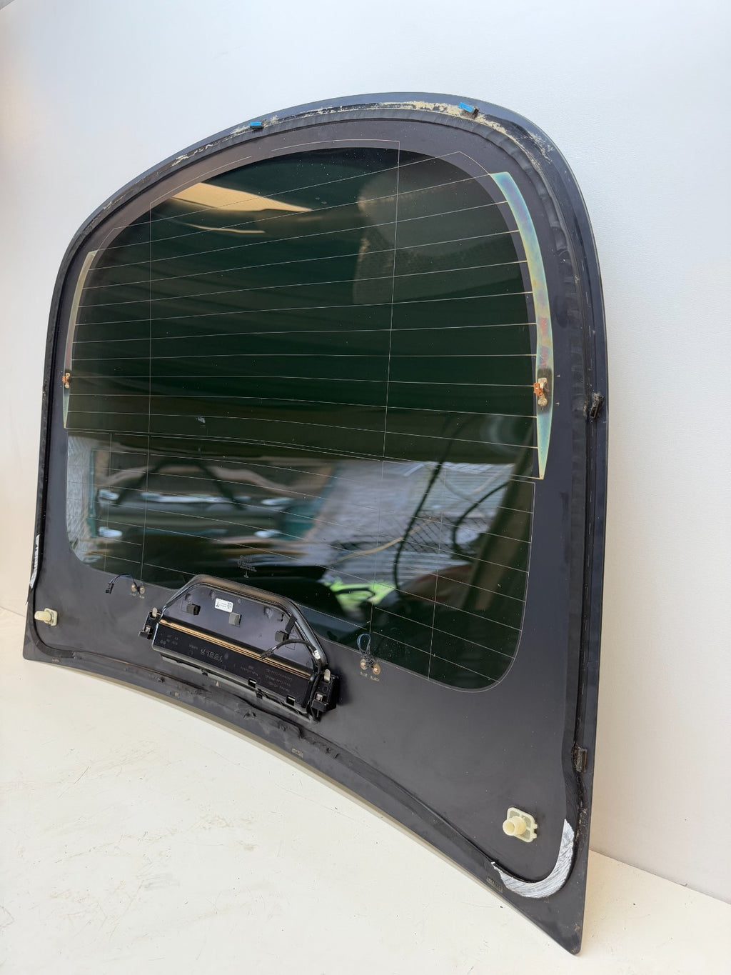 20-24 Tesla Model Y Rear Windshield Liftgate Trunk Hatch Lid Back Window Glass