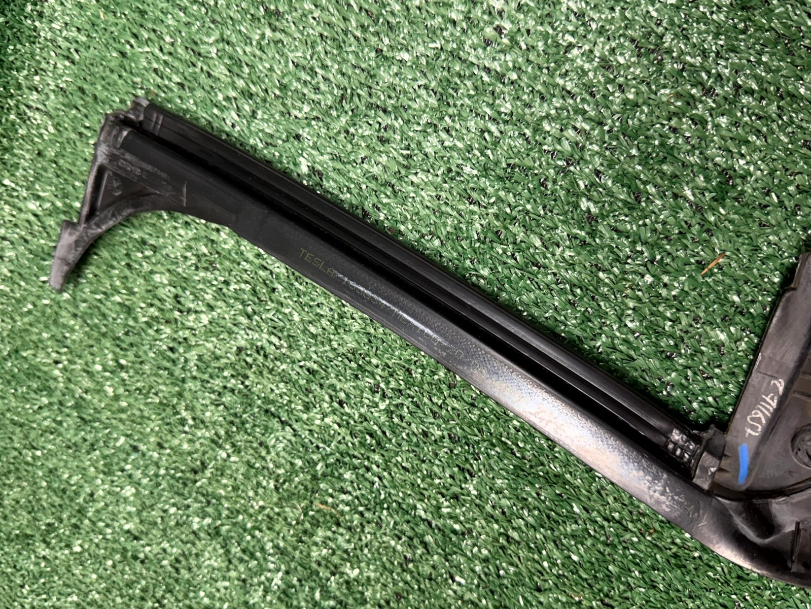 ♦️20-24 TESLA MODEL Y REAR RIGHT QUARTER PANEL WINDOW GLASS SEAL OEM, 149771400D