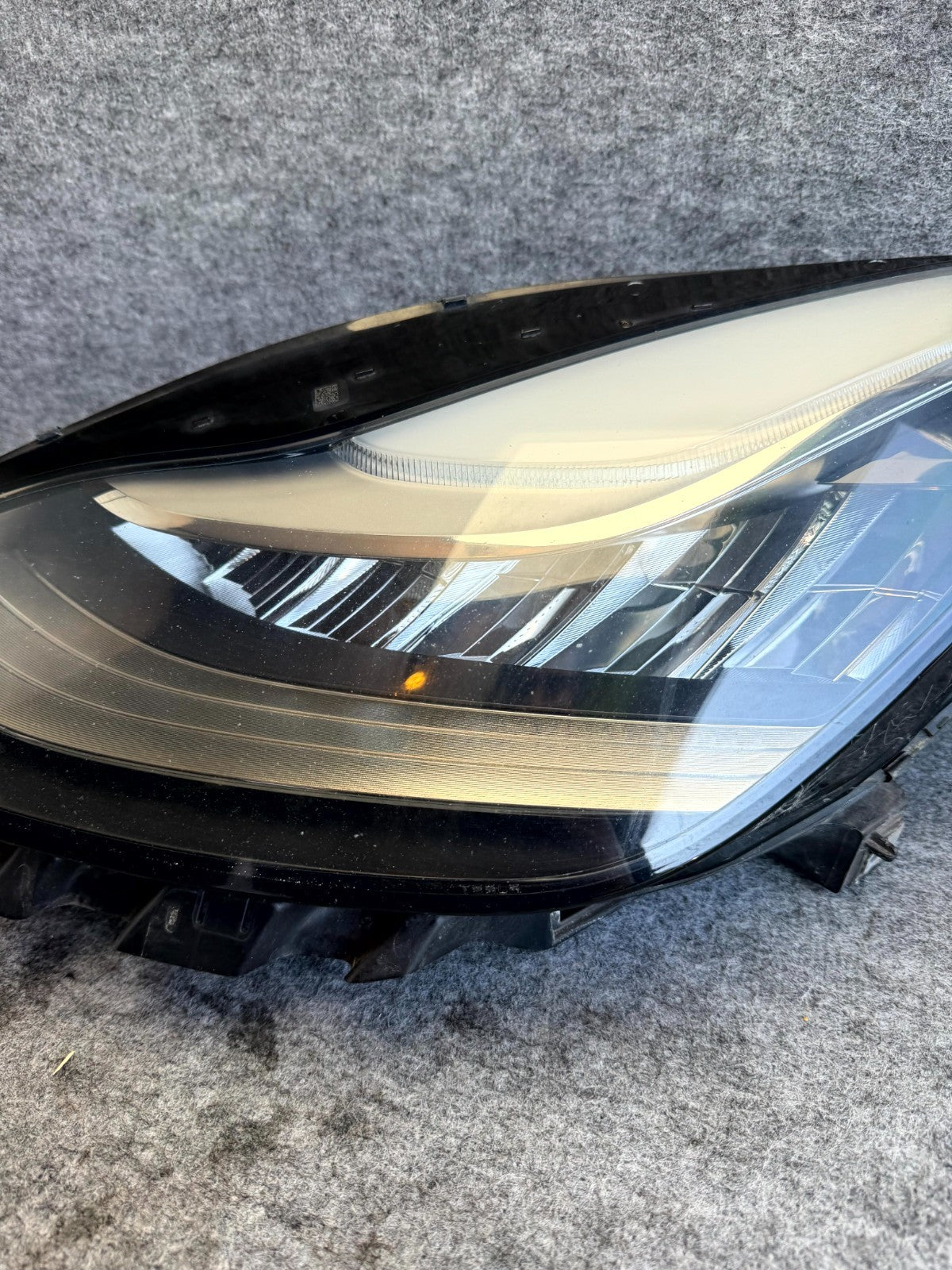 ♦️2017 - 2021 TESLA MODEL 3 LEFT SIDE HEADLIGHT REFLECTOR LED OEM, 1077371-10-I
