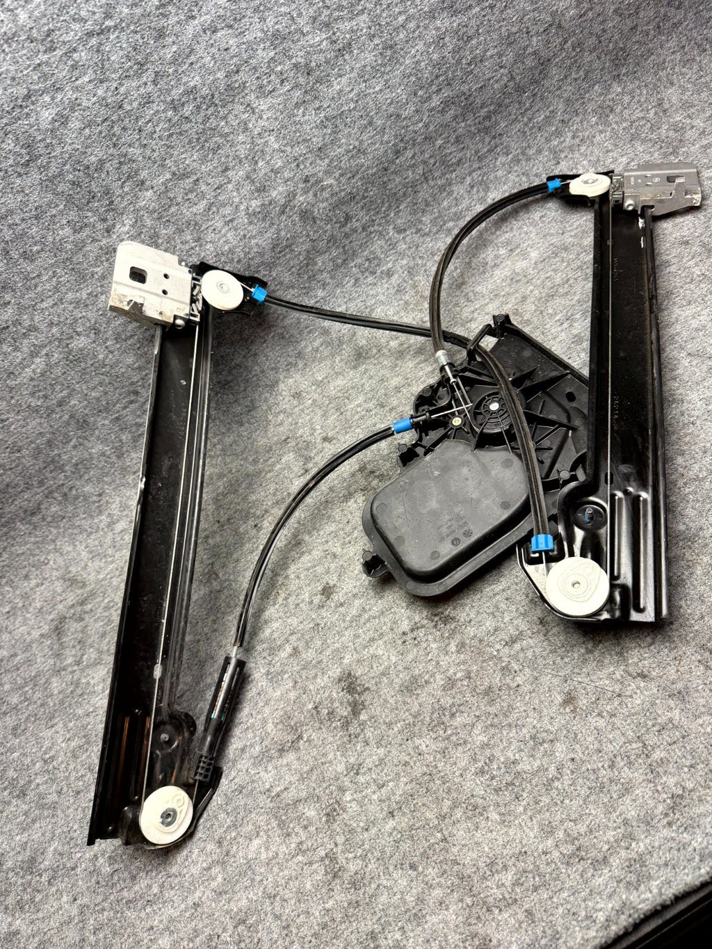 ♦️2017-2023 TESLA MODEL 3 FRONT LEFT WINDOW REGULATOR W/ MOTOR OEM, 1096620-99-H