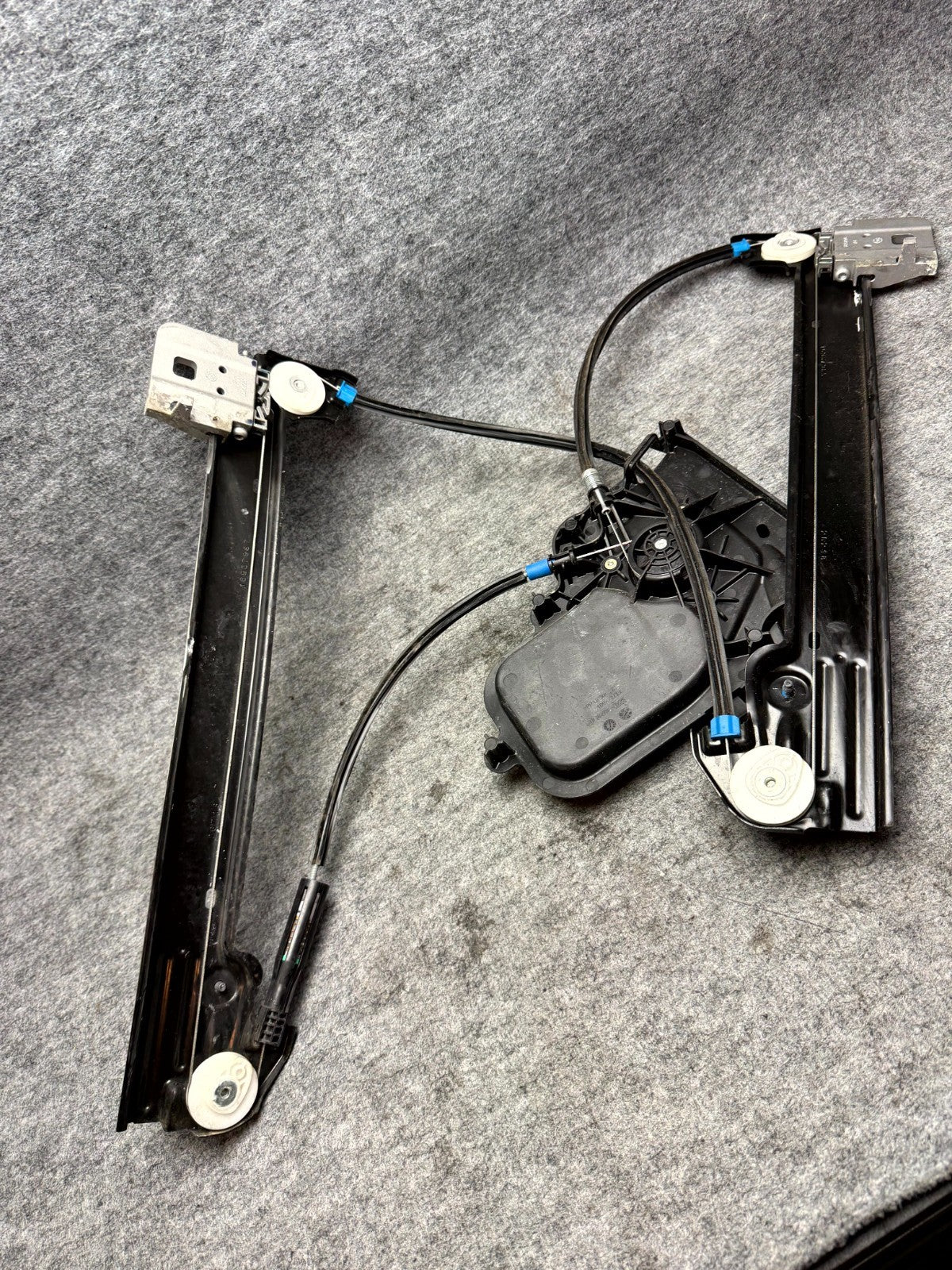 ♦️2017-2023 TESLA MODEL 3 FRONT LEFT WINDOW REGULATOR W/ MOTOR OEM, 1096620-99-H