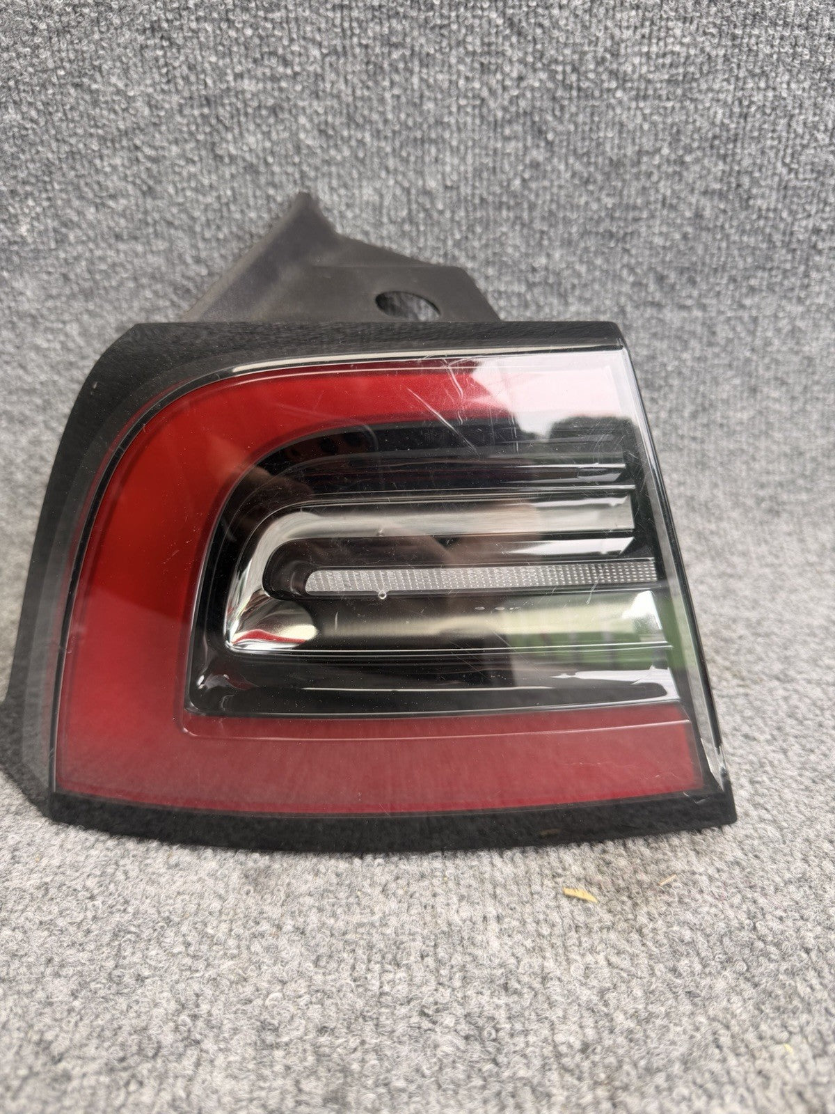 17-24 Tesla Model 3 Y Rear Left Hand Tail Light 4 Pin 1502086-00-D /scratches