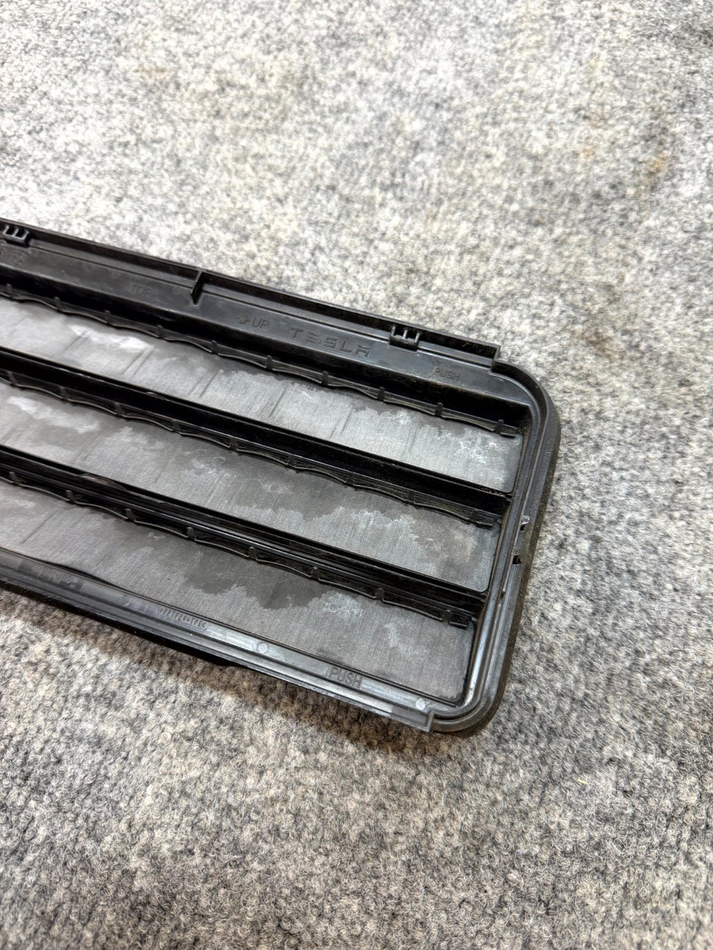 2017–2023 TESLA MODEL 3 AIR EXTRACTOR CABIN VENT GRILLE OEM, 1098751-00-C