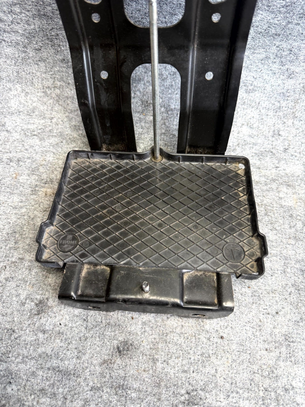 ♦️2012 - 2020 TESLA MODEL S BATTERY TRAY HOLDER BRACKET SUPPORT OEM 1028668-00-C