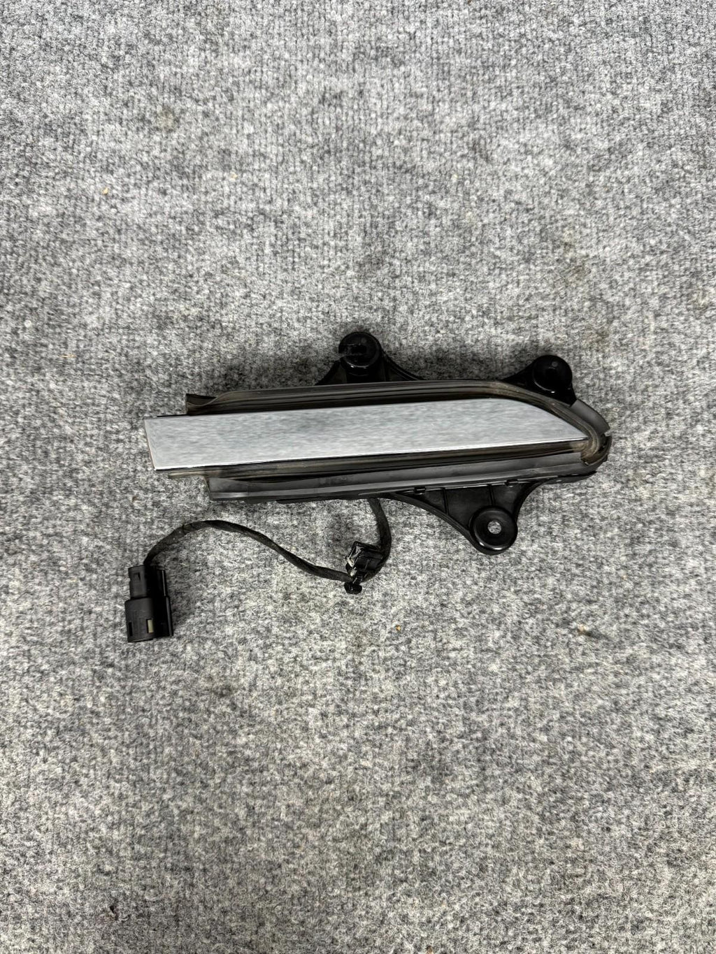 16-20 Tesla Model X Front Right Side Exterior Door Handle OEM, 1035419-00-E