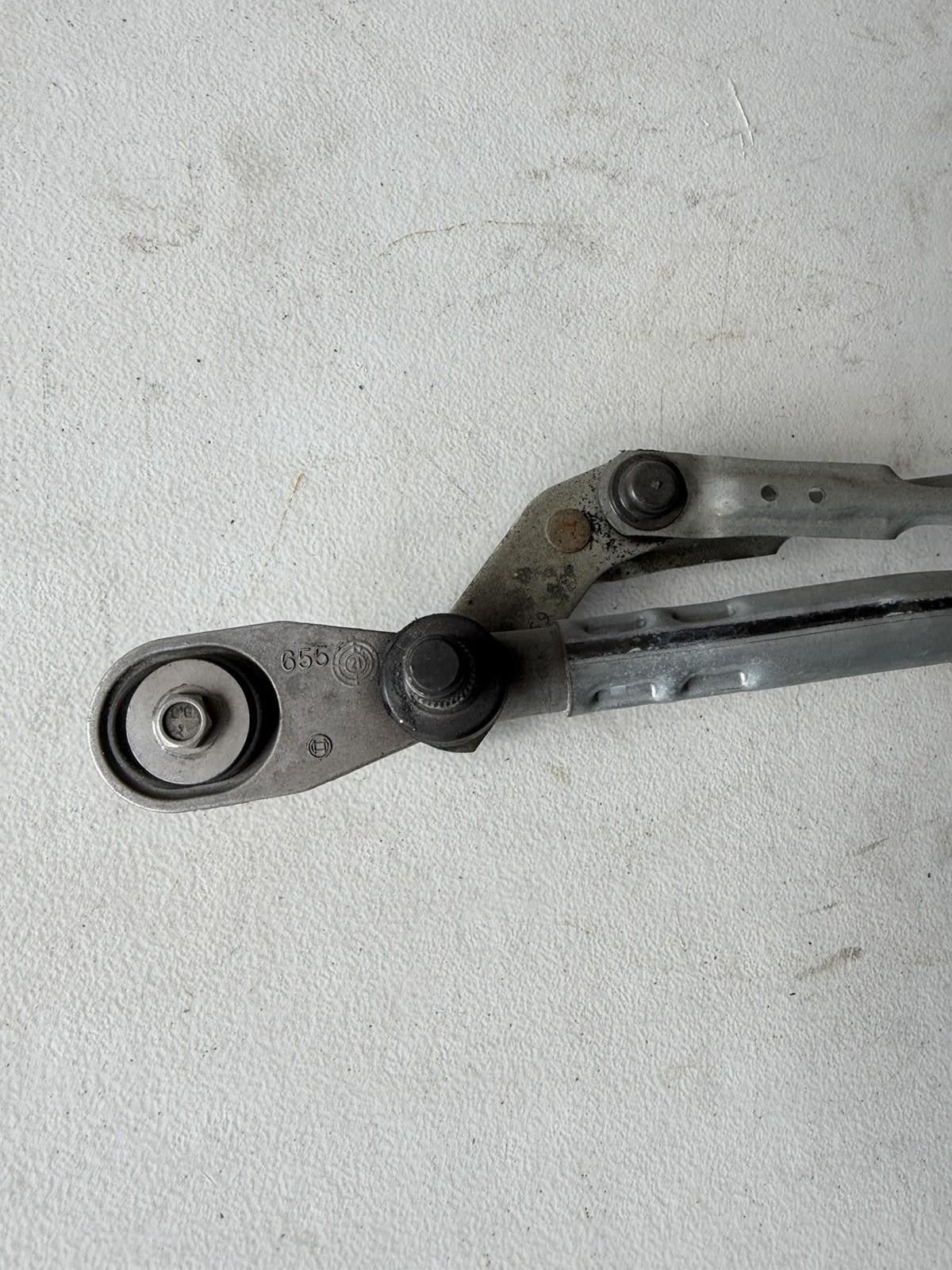 ♦️2017-2023 TESLA MODEL 3 FRONT WINDSHIELD WIPER MOTOR ASSEMBLY OEM 1076725-00-F