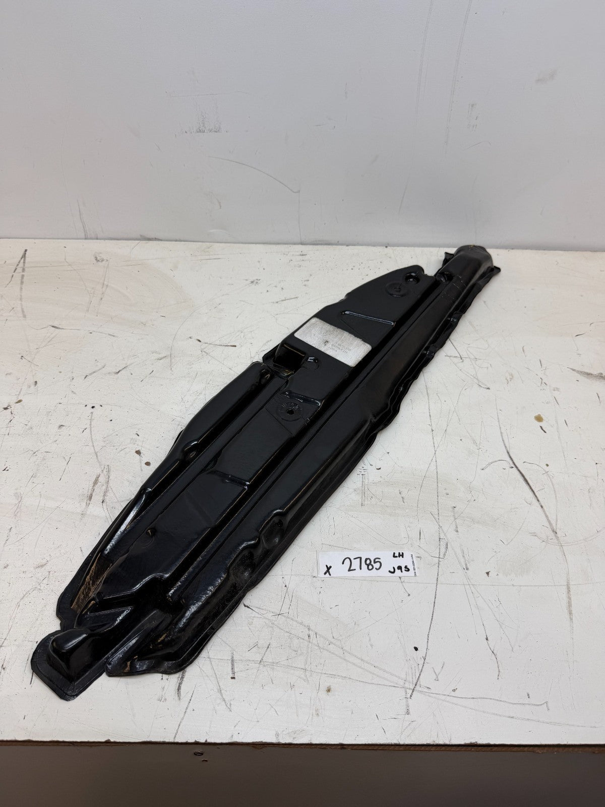 2016 - 2020 TESLA MODEL X FRONT LEFT DRIVER SIDE FENDER REARWARD INSULATOR OEM