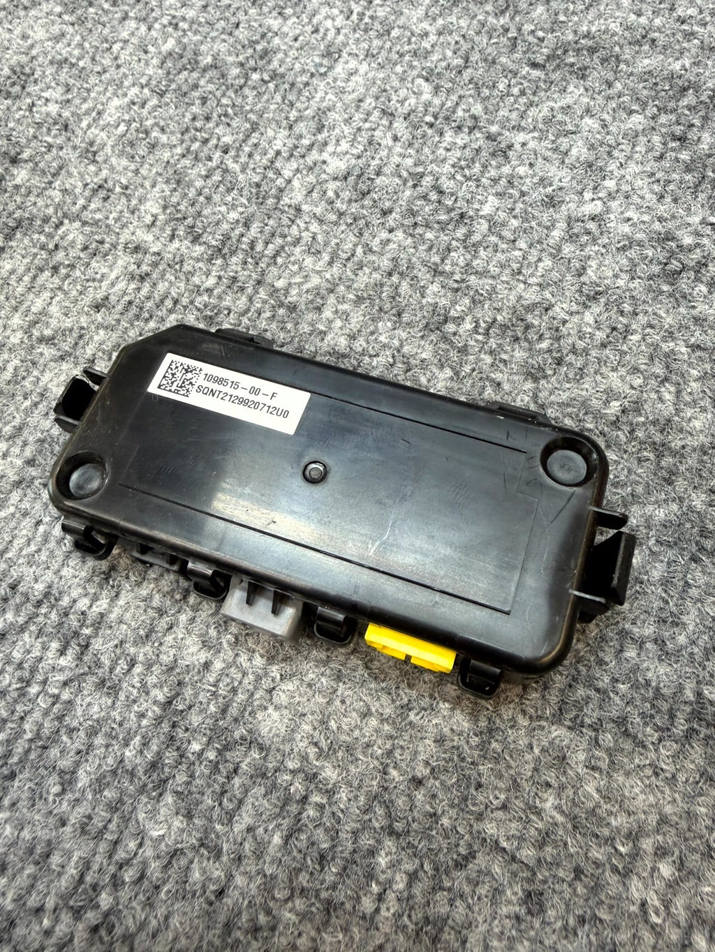 2020-2024 TESLA MODEL Y FRONT RIGHT SEAT COMPUTER CONTROL MODULE OEM, 1098515-00