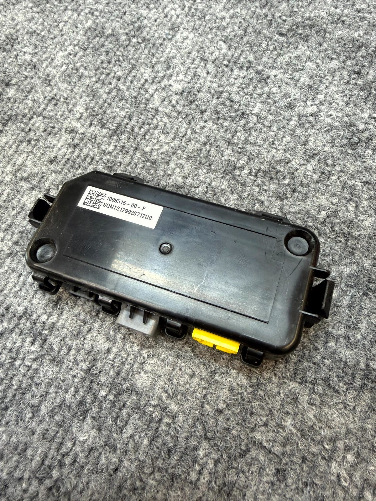 2020-2024 TESLA MODEL Y FRONT RIGHT SEAT COMPUTER CONTROL MODULE OEM, 1098515-00