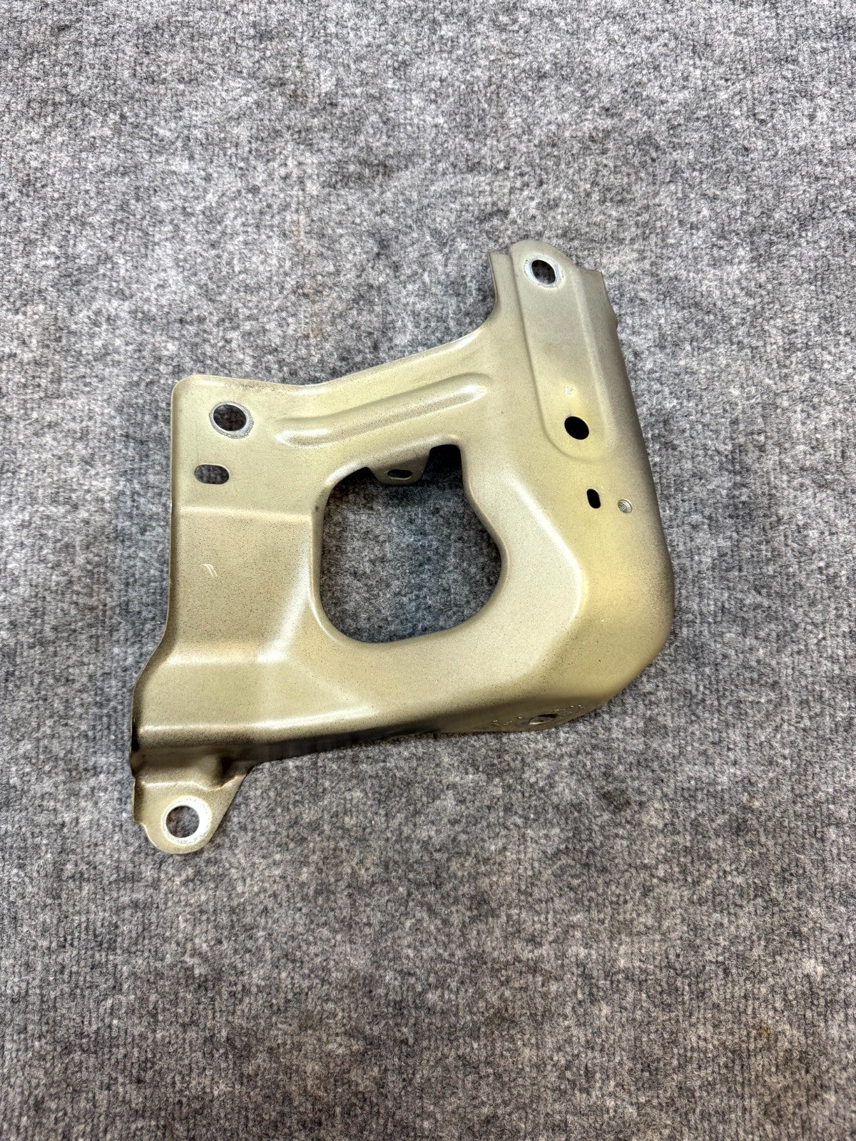 2020 - 2024 TESLA MODEL Y FRONT RIGHT SIDE FENDER BRACKET OEM, 1487492-00-A