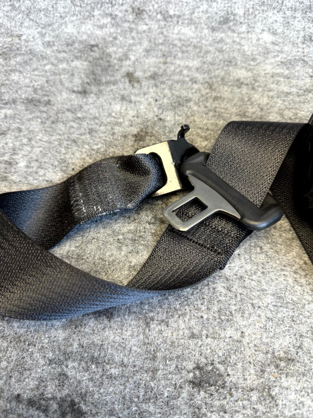 ♦️17-23 TESLA MODEL 3 REAR LEFT OR RIGHT SEAT BELT RETRACTOR OEM, 1081281-01-G